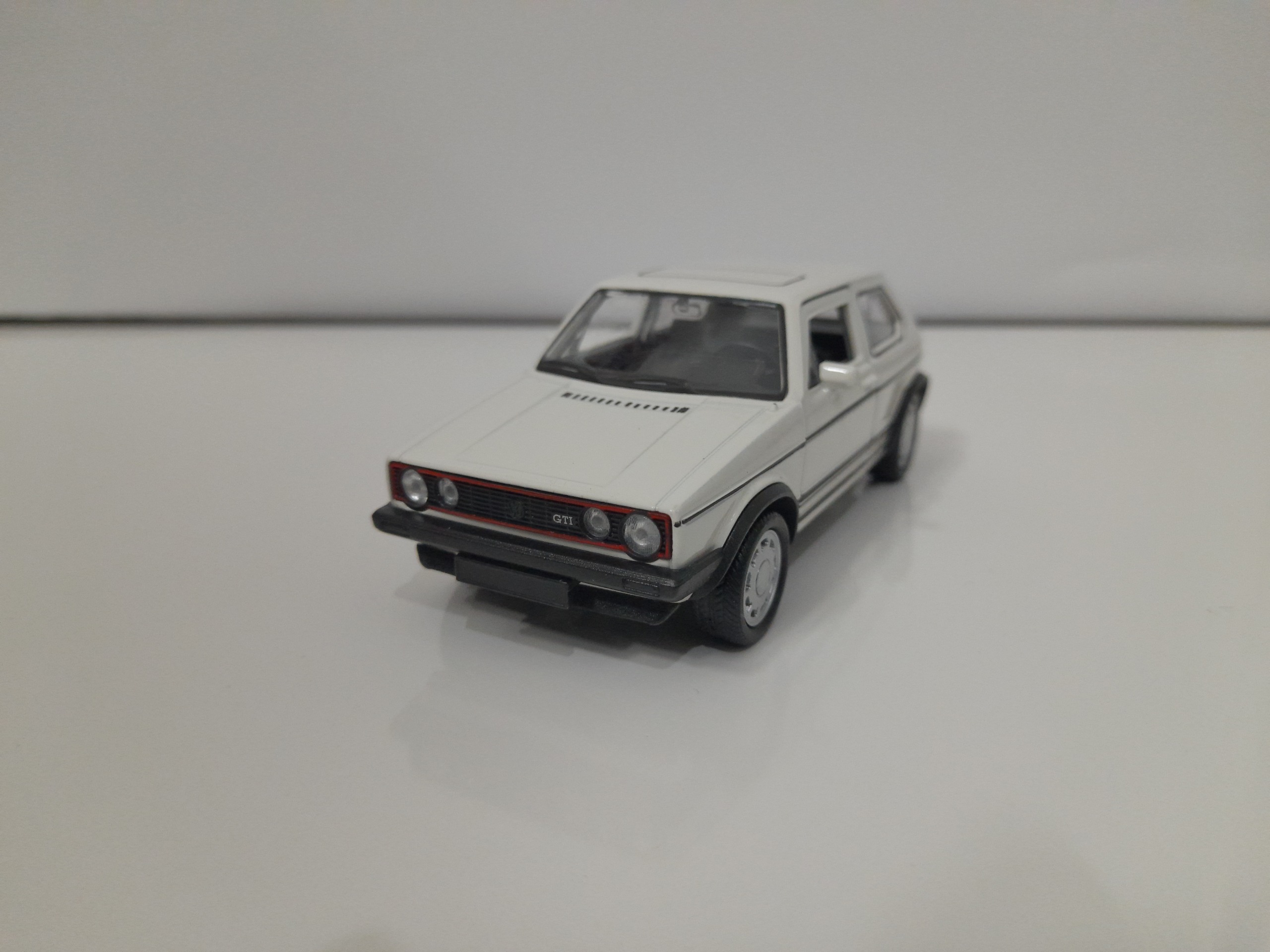 ماکت ماشین فلزی گلف GTI