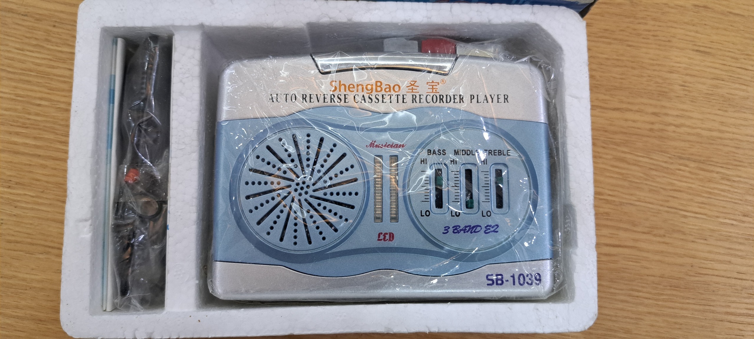 واکمن نو اکولایزردار ریورس دار با جعبه و متعلقات