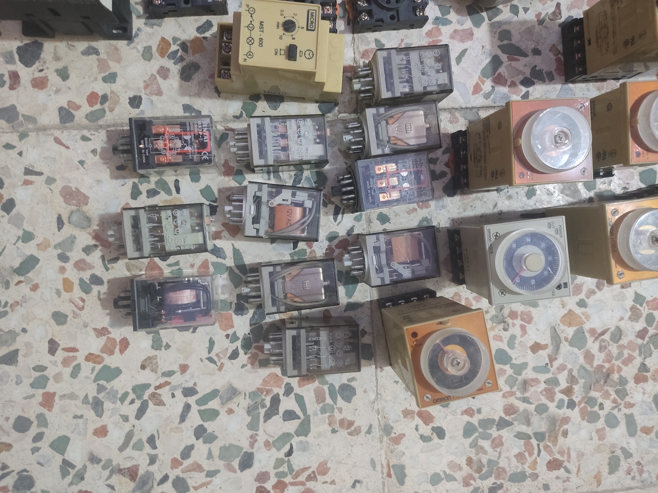 60عددلوازم تابلو برق یکجا