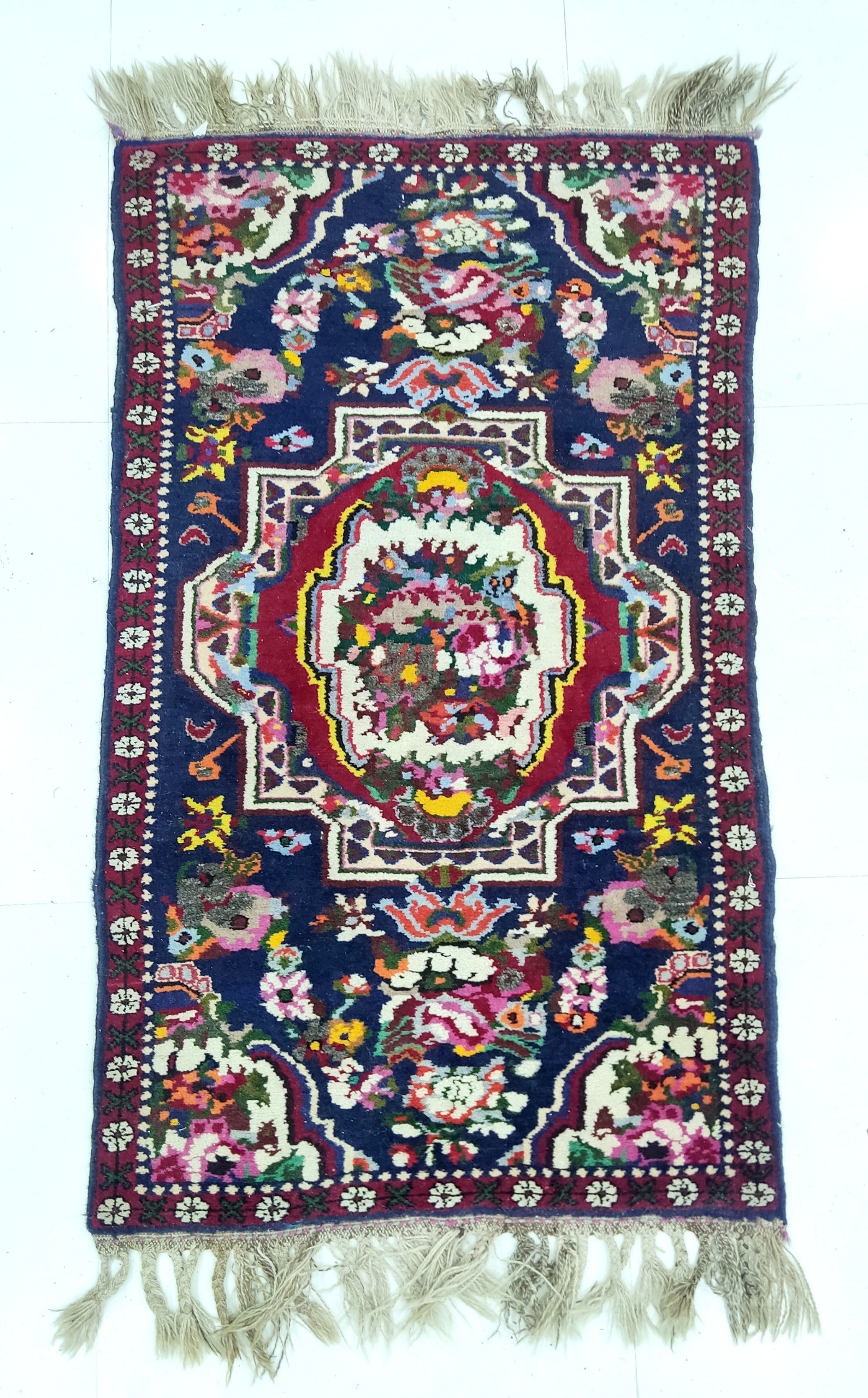 قالیچه آنتیک طرح خاص بسیار زیبا