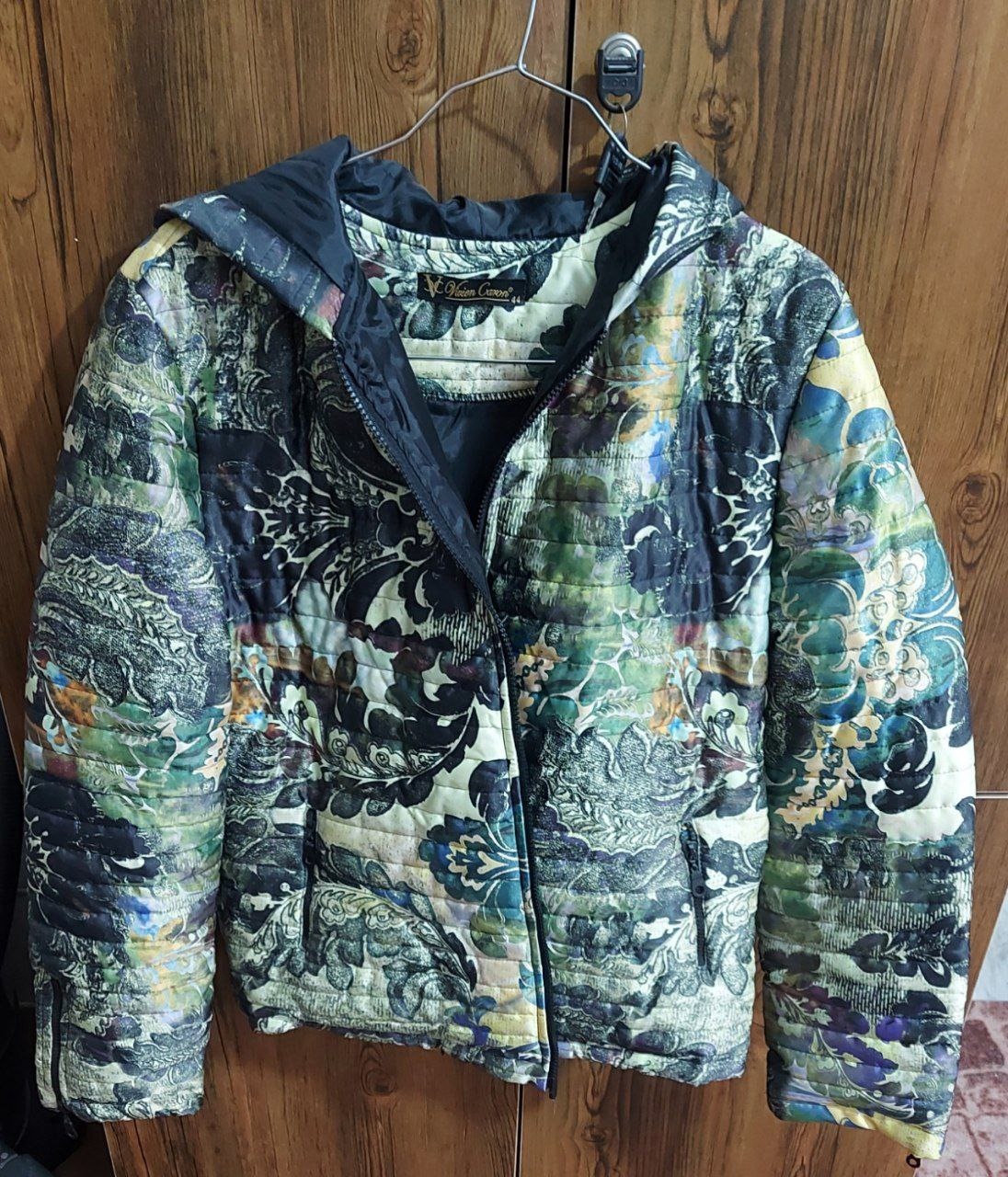 کاپشن مارک Vivien Caron