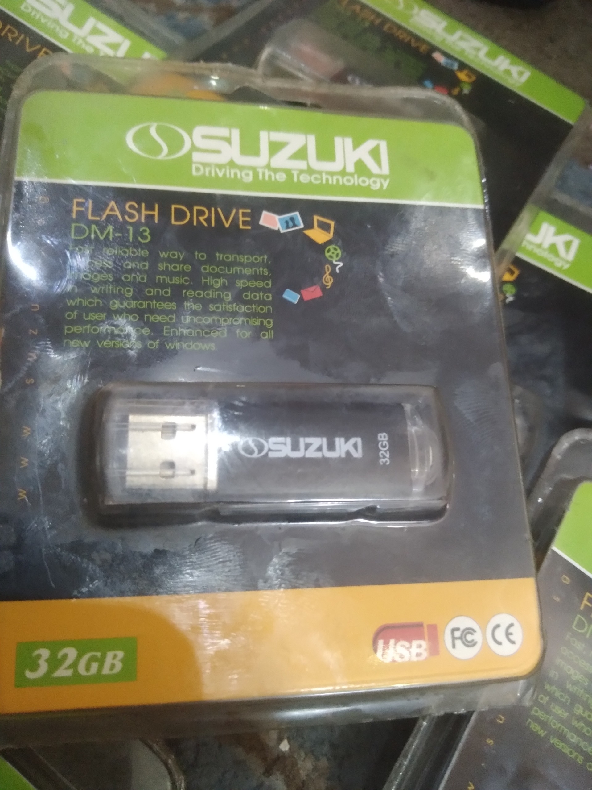 تعدادی فلش 32گیگ نو
