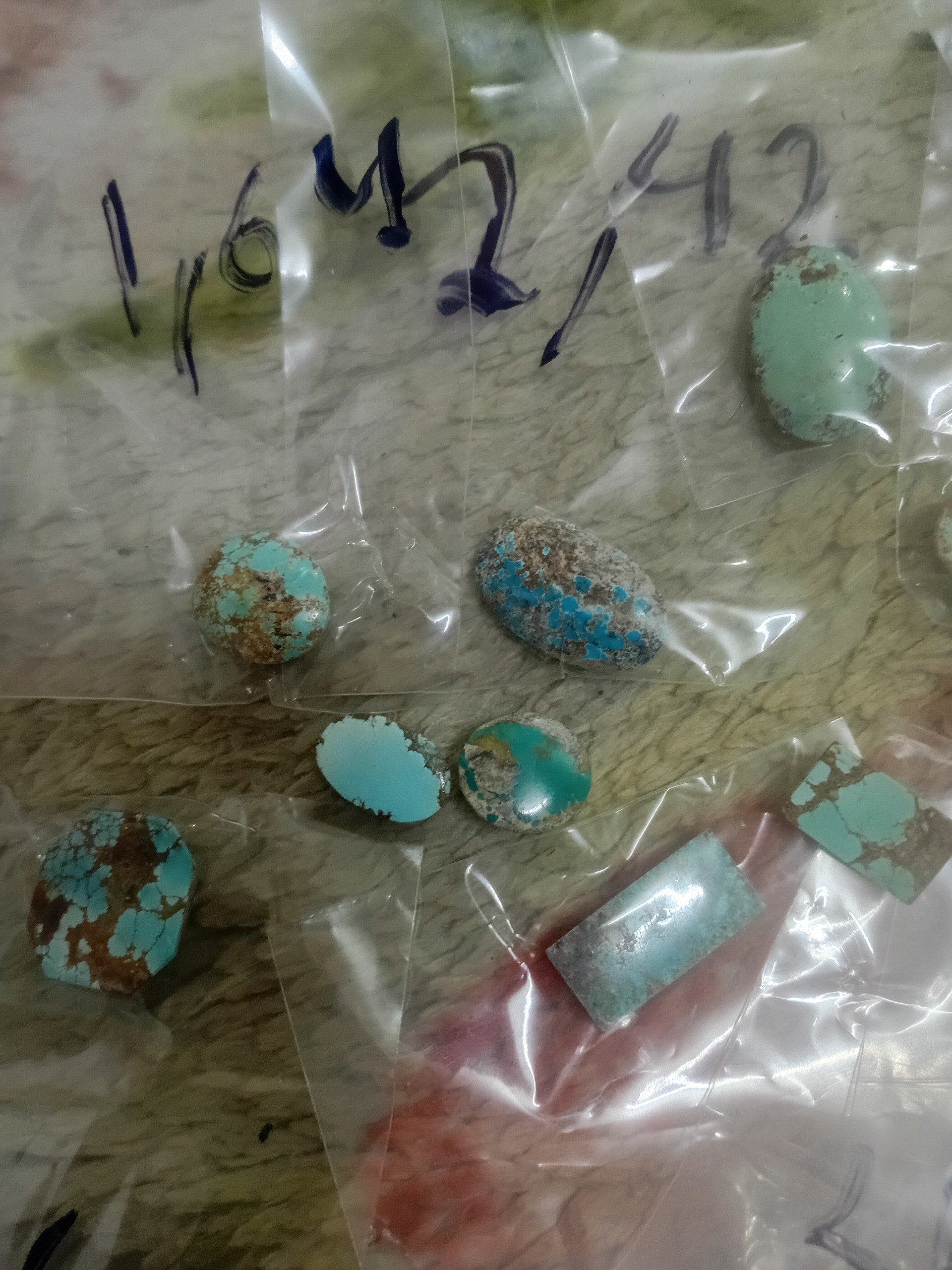 تعدادی نگین فیروزه اصلی