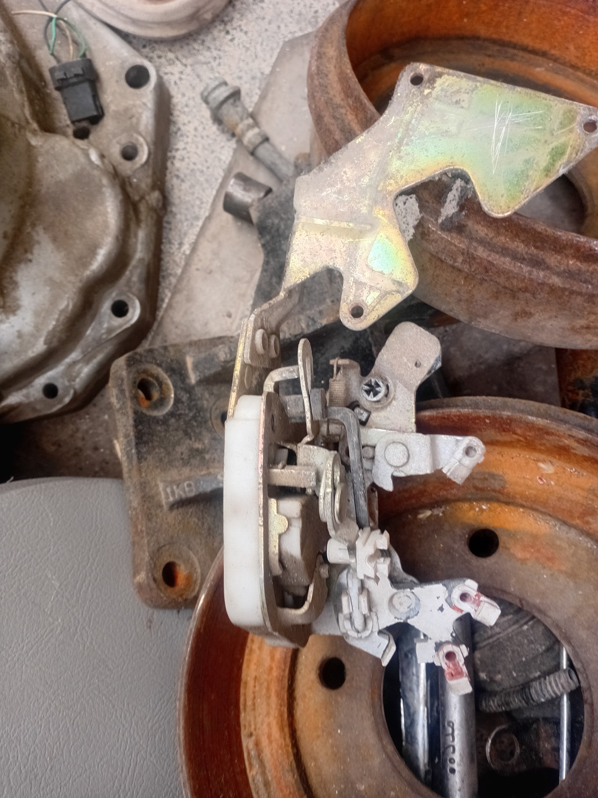 قفل داخل درب ام وی ام110