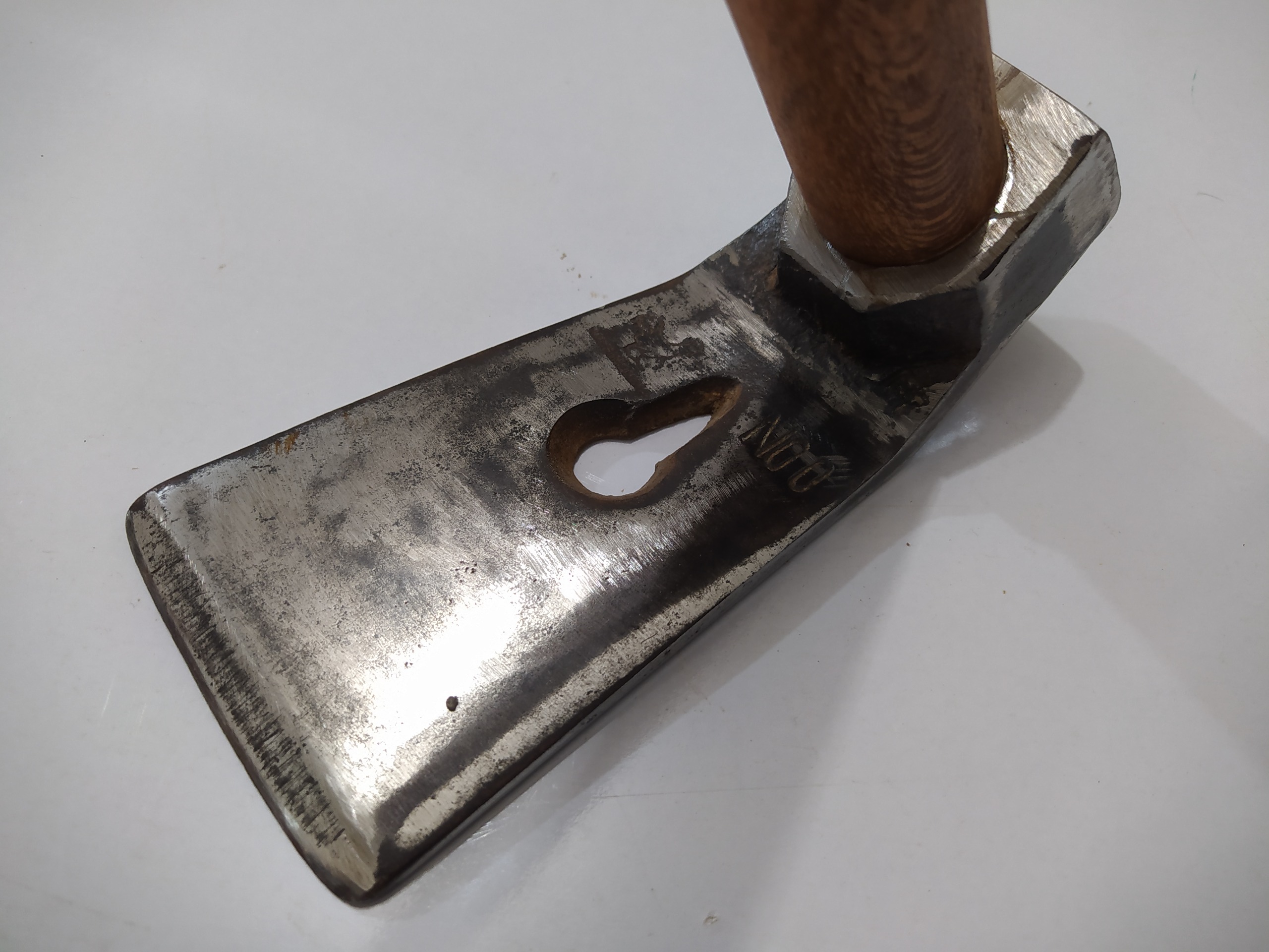 تیشه قدیمی نجاری میخکش دار خروس نشان اصل