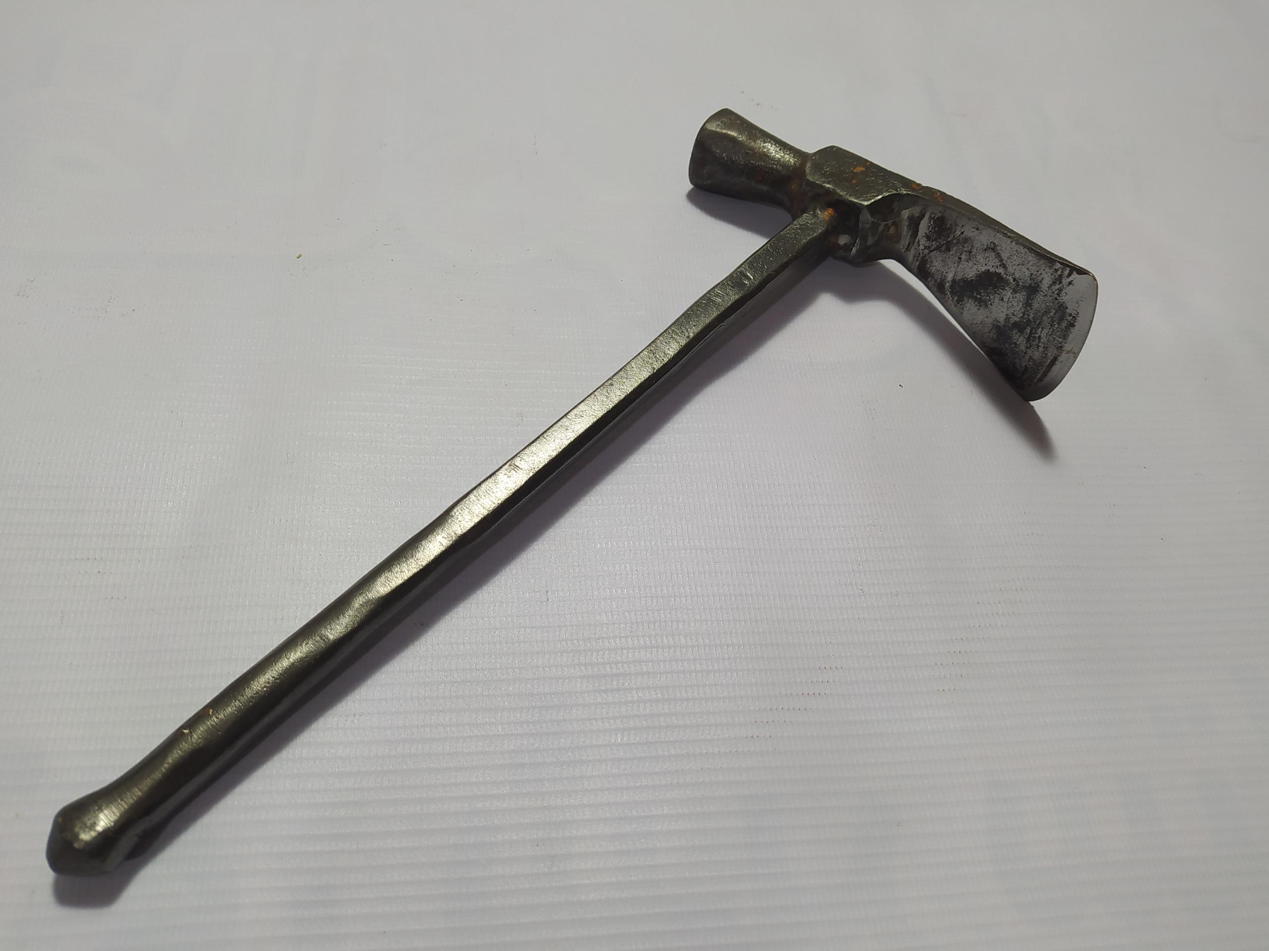 تیشه قدیمی تمام فولاد دست ساز آبدیده