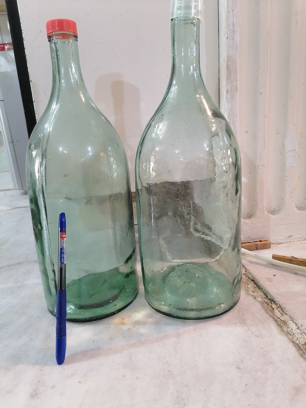بطری نیزه ای آبی رنگ