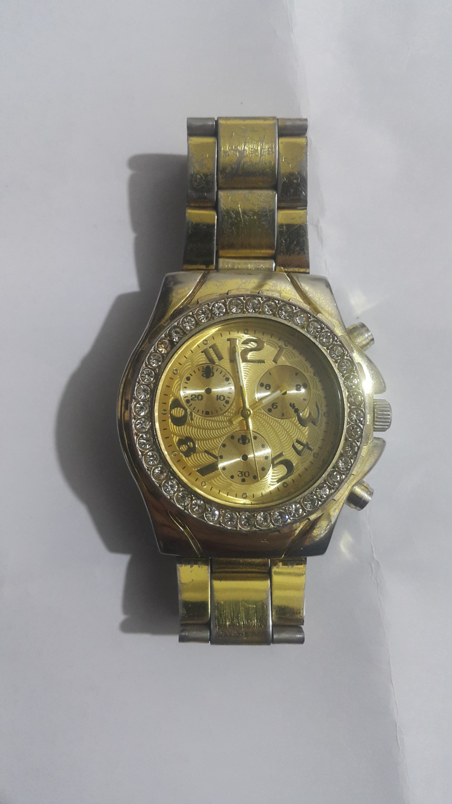 ساعت مچی طلایی نگین دار