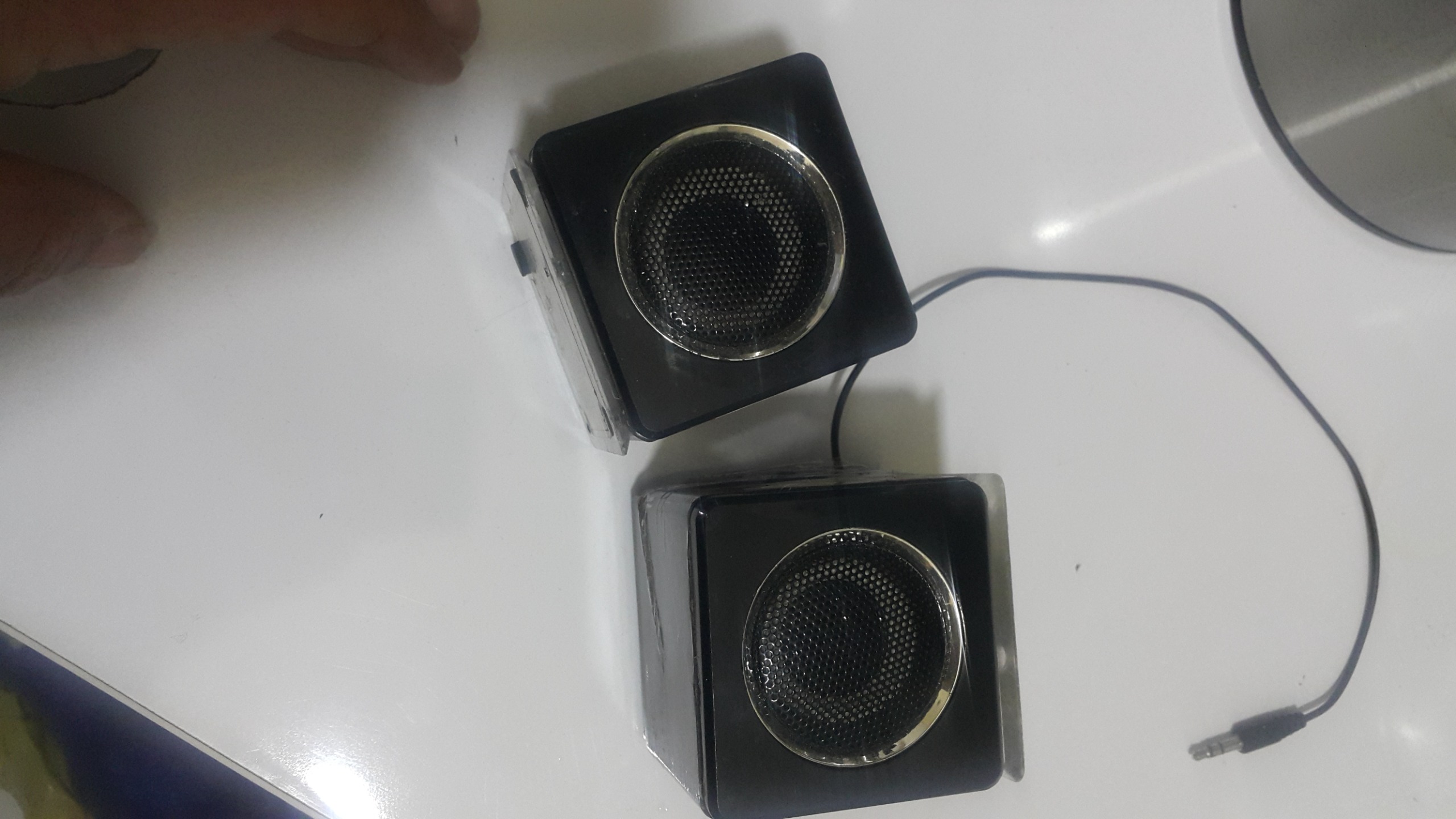 دوعدد اسپیکرکوچک باقاب