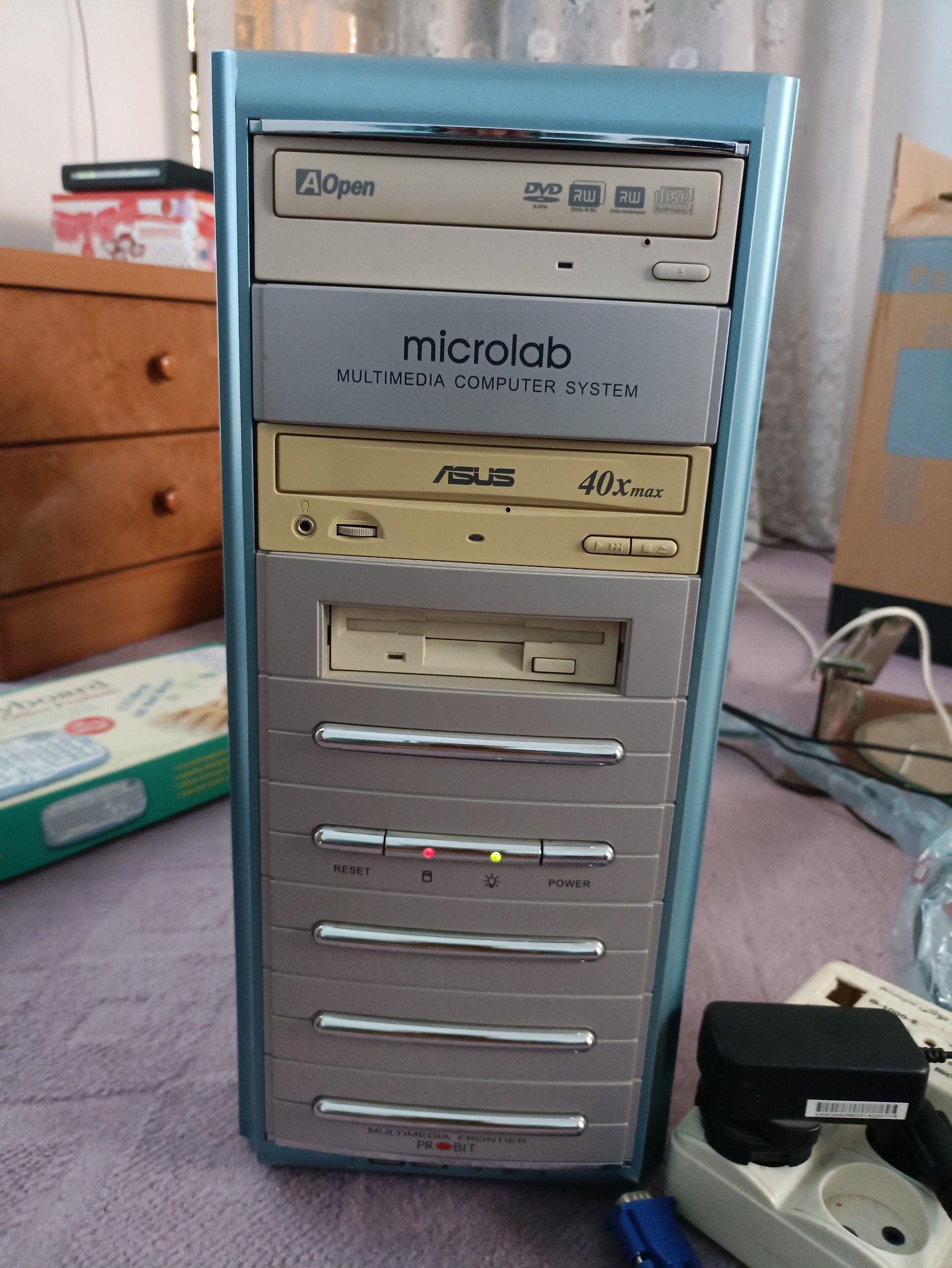 کامپیوتر قدیمی PENTIUM 4