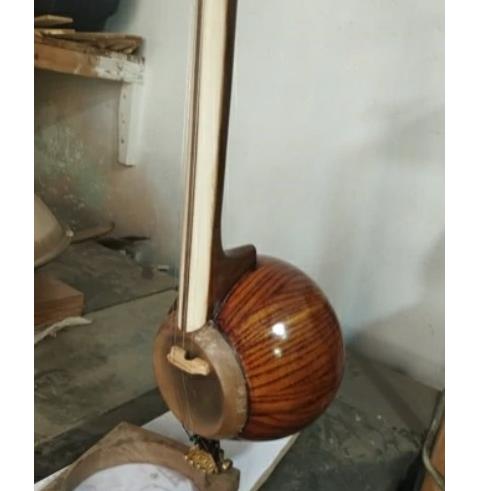 کمانچه پشت بسته
