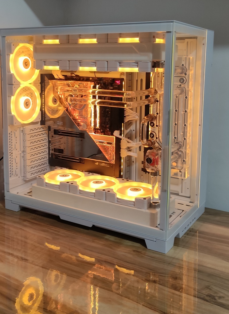 کیس اسمبل شده HIGH-END با کاستوم واترکولینگ EKWB