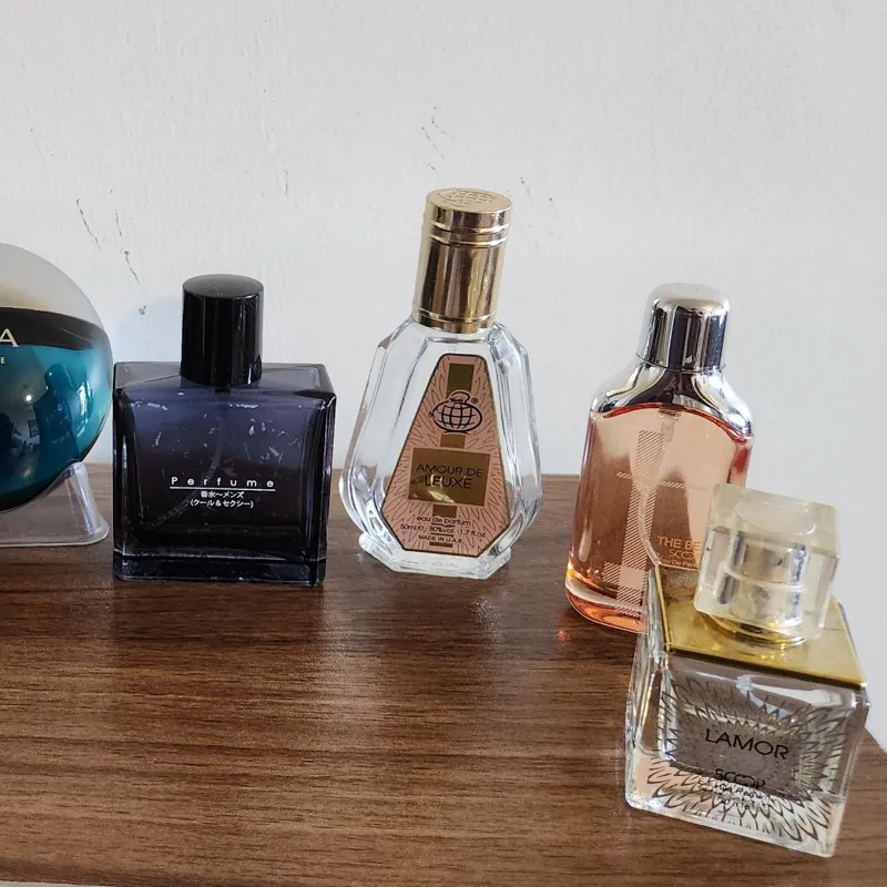چهار عدد شیشه عطر خالی