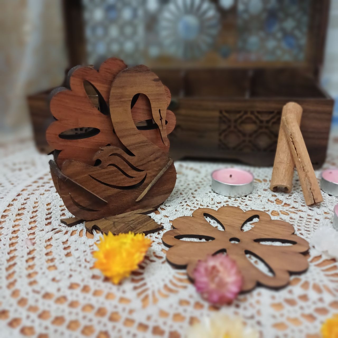 زیر لیوانی قو چوبی