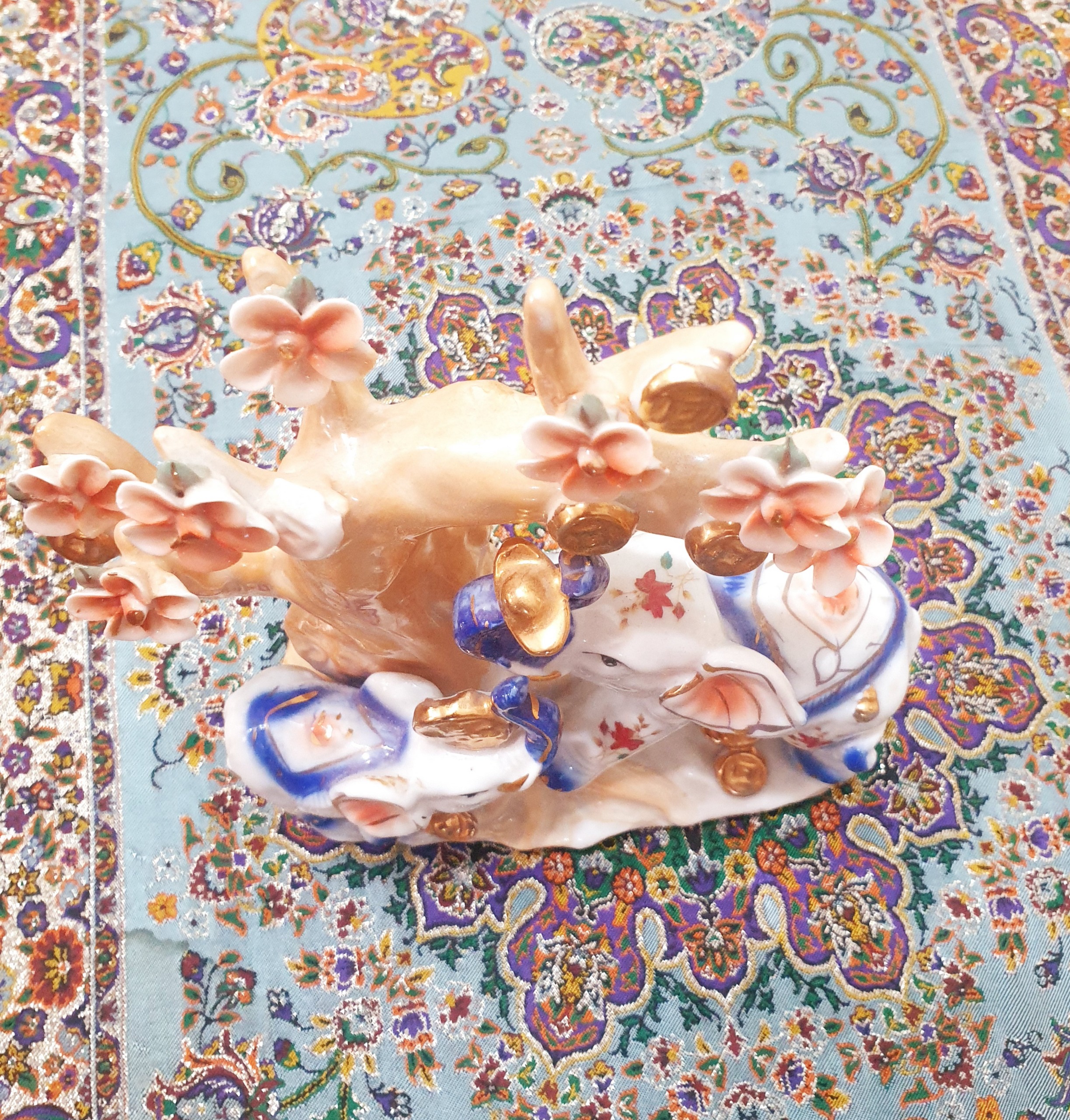 مجسمه ای دکوری از جنس چینی
