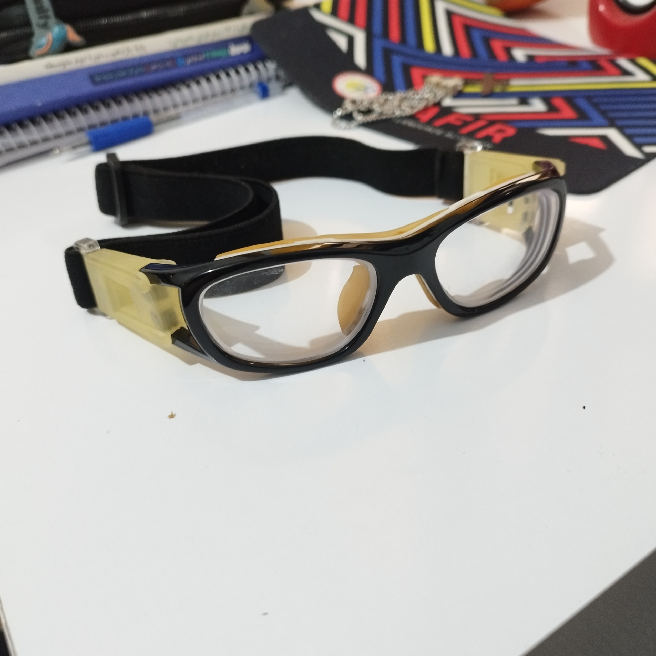 عینک طبی فوتبال