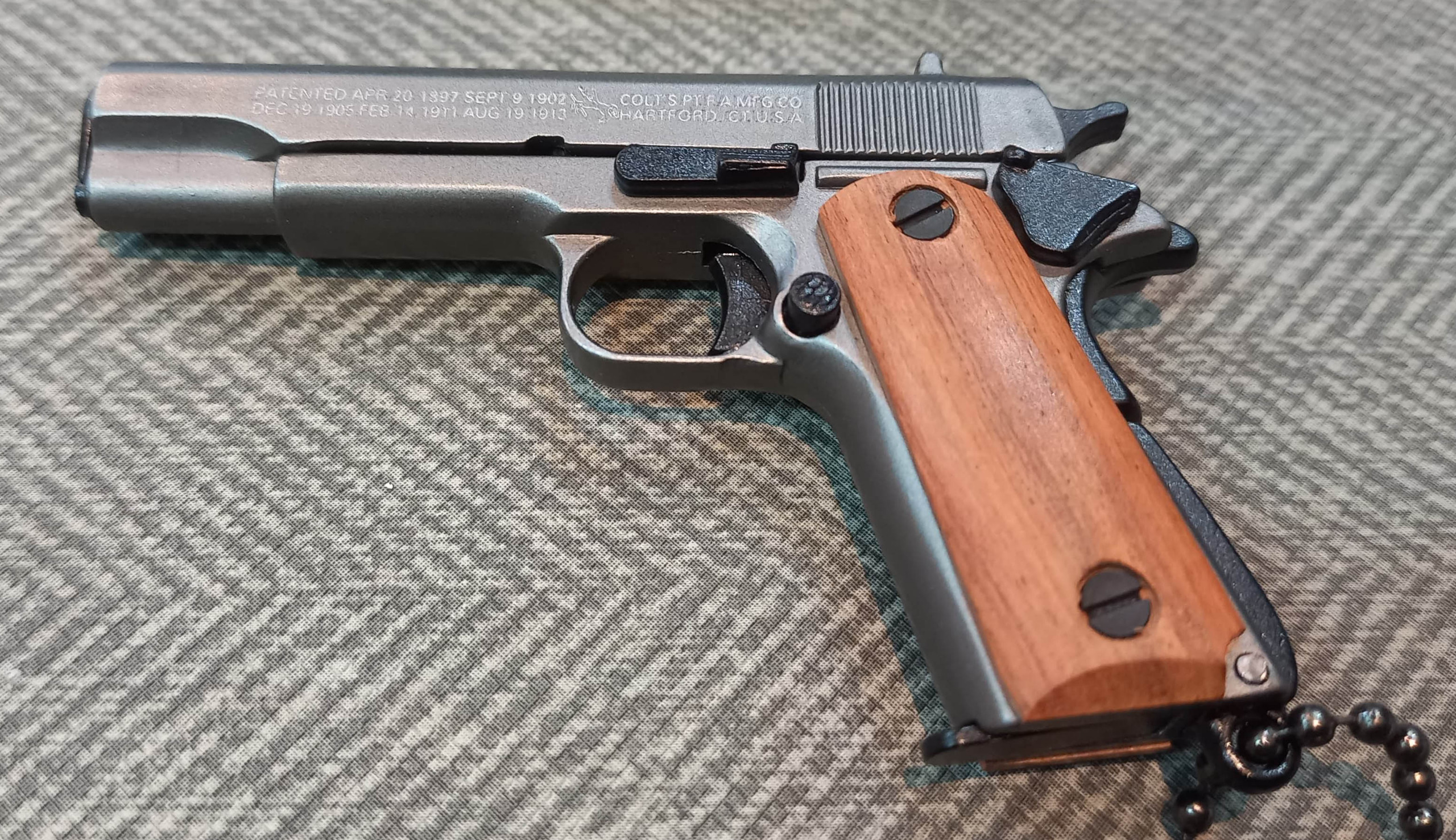 جا کلیدی طرح اسلحه کلت فلزی مدل M1911