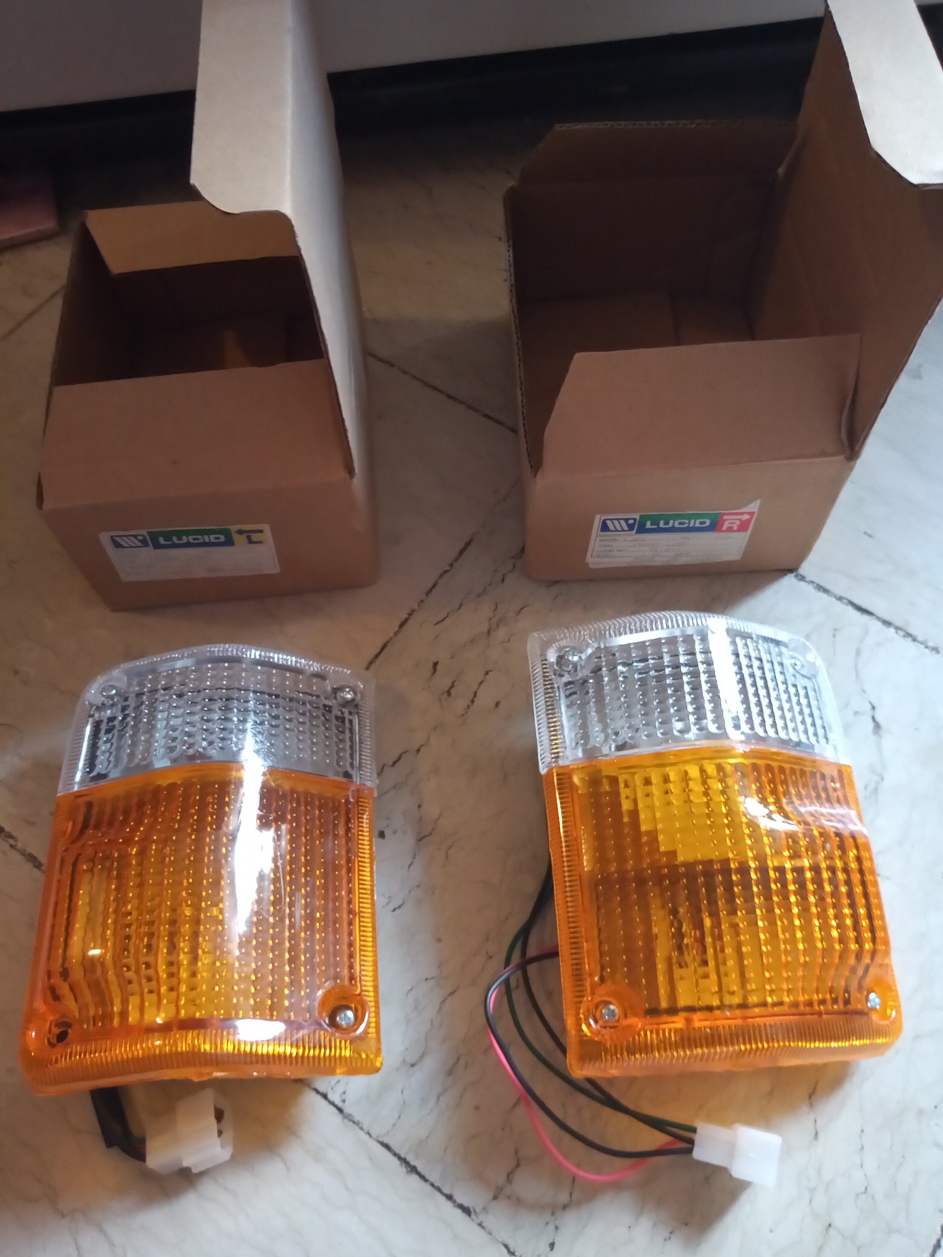 چراغ راهنما تویوتا لندکروز سری R/L FJ60/62 تایوان