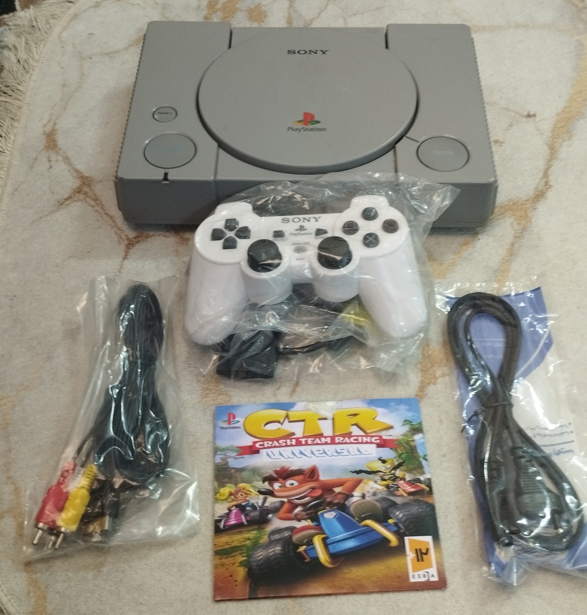 پلی استیشن 1 ژاپنی مدل5500 با لوازم نو