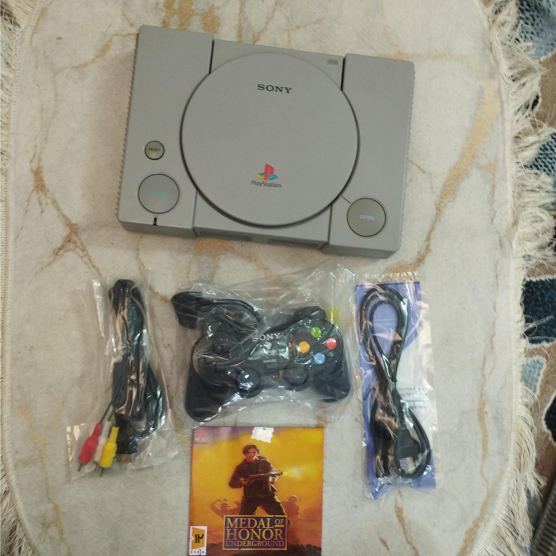 پلی استیشن 1 ژاپنی مدل7000 با لوازم نو