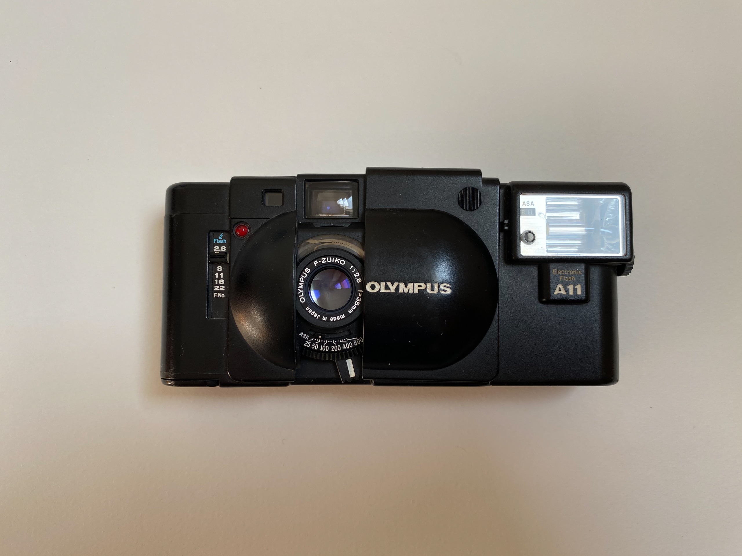 دوربین آنالوگ عکاسی Olympus XA