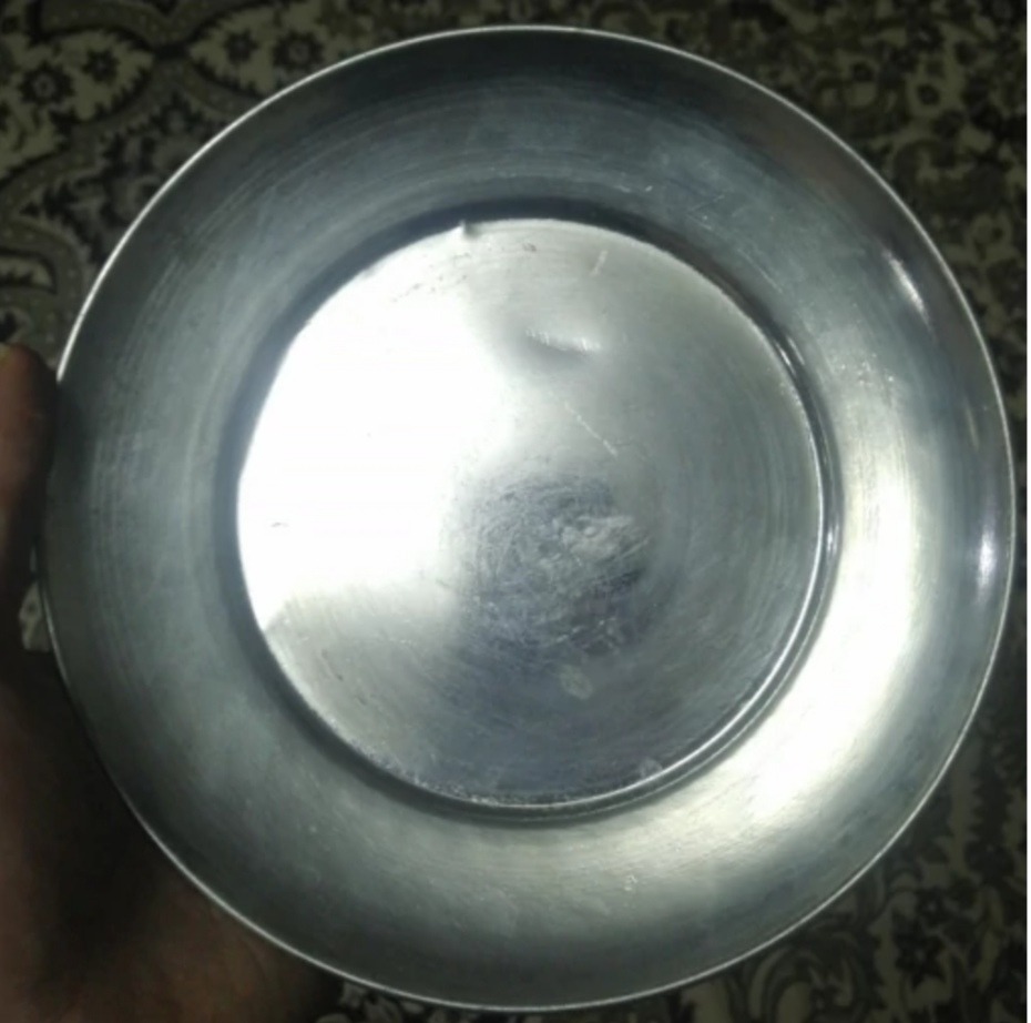 بشقاب مسی داخل سفید