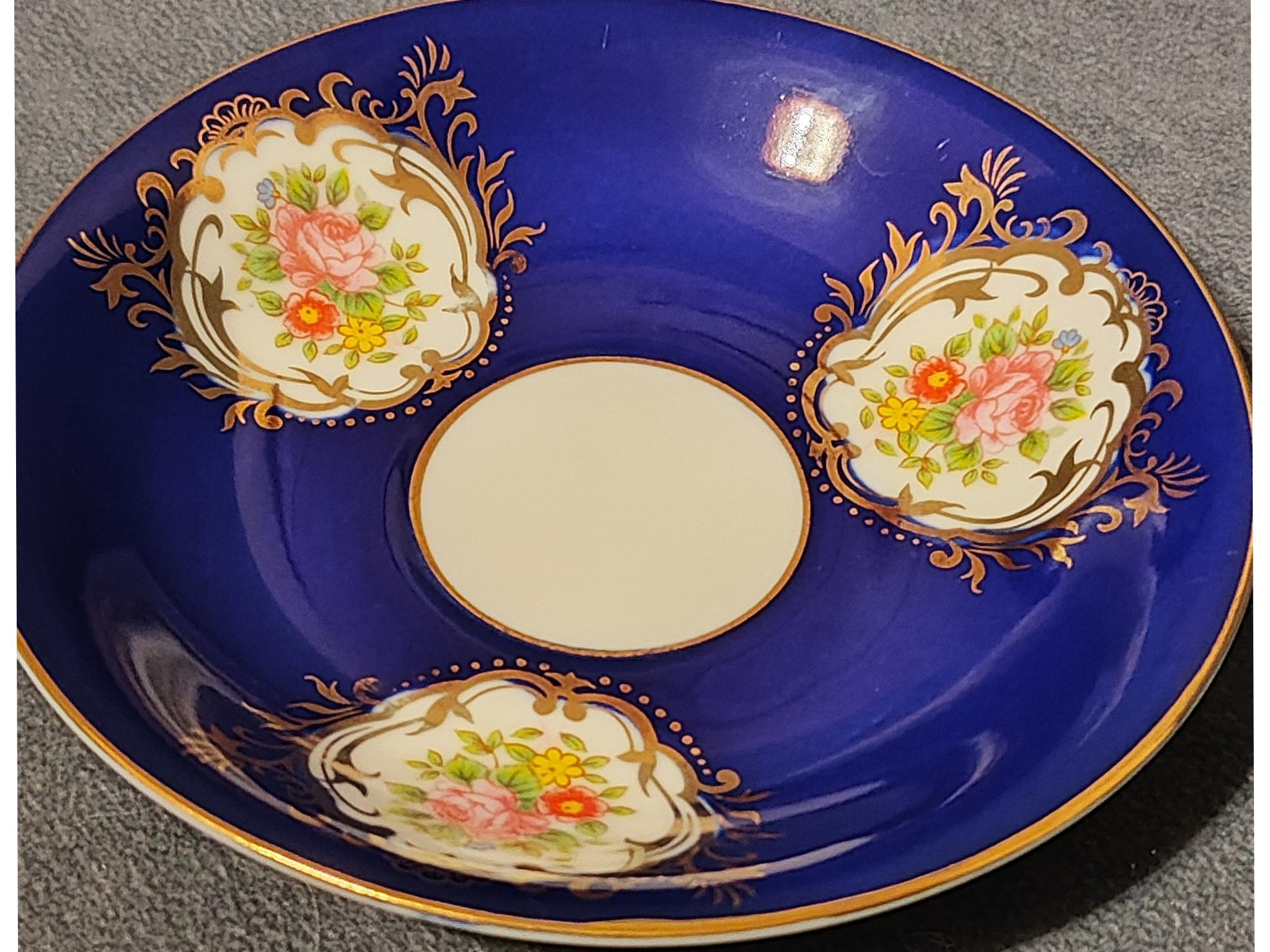 یک دست نعلبکی ژاپنی