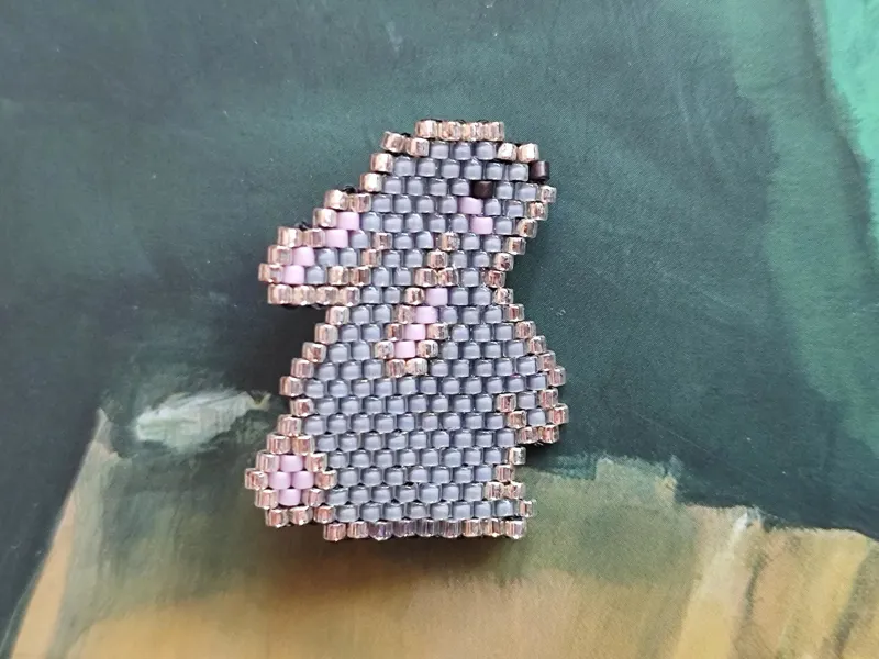 سنجاق سینه خرگوش میوکی