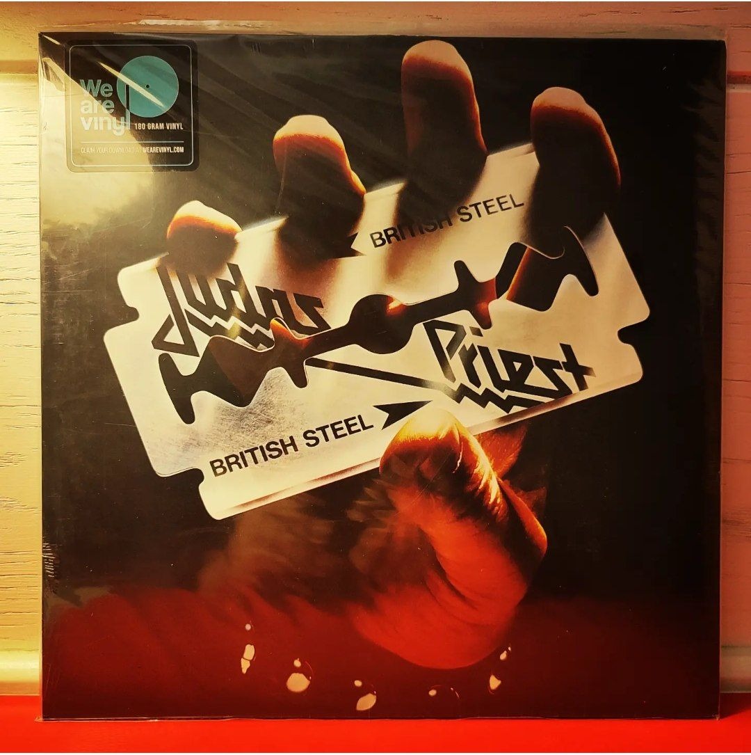 صفحه گرام 33 دور از Judas Priest