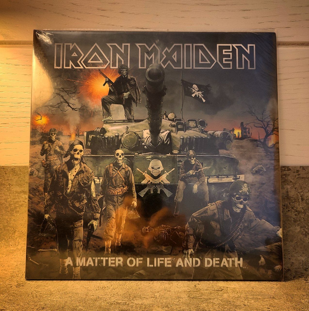 صفحه گرام 33 دور از Iron Maiden