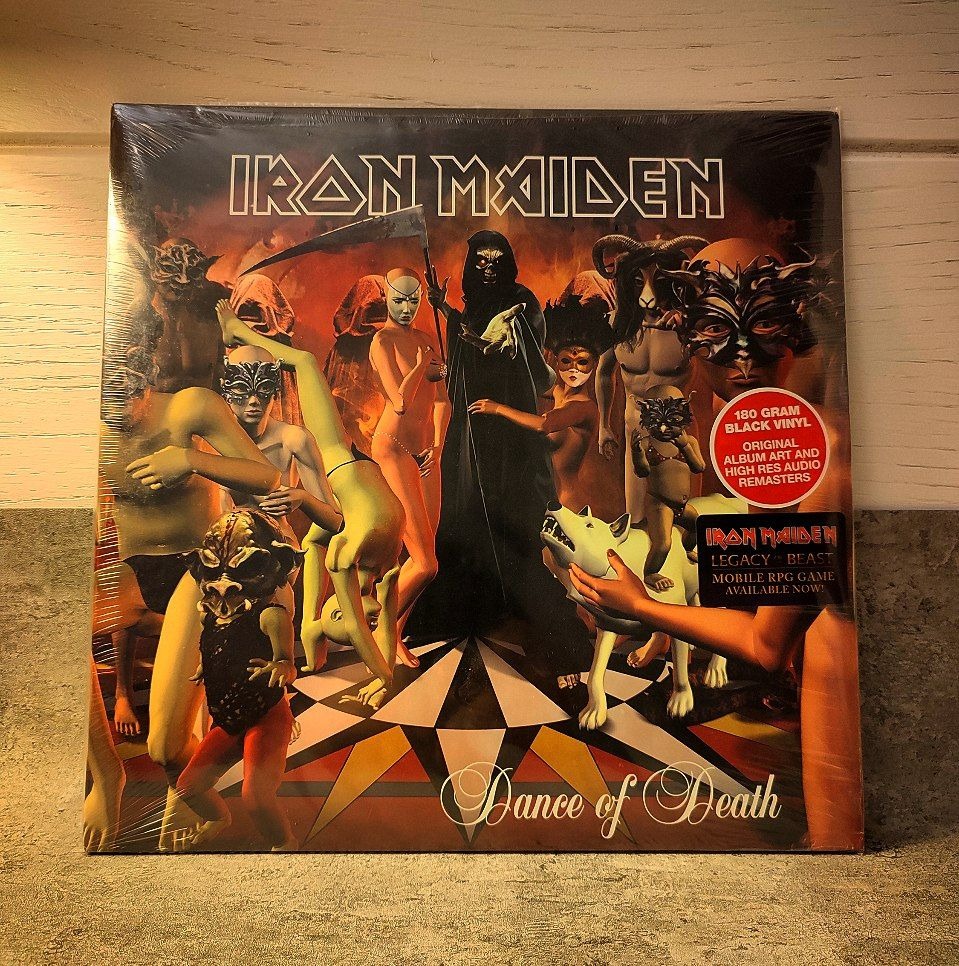 صفحه گرام 33 دور از Iron Maiden