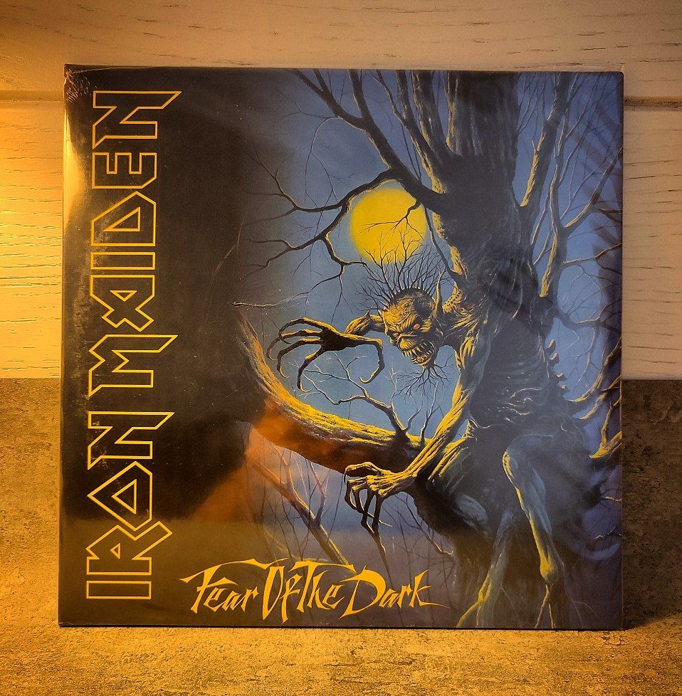 صفحه گرام 33 دور از Iron Maiden