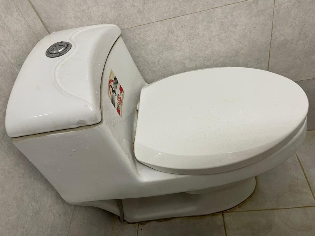 توالت فرنگی در حد نو