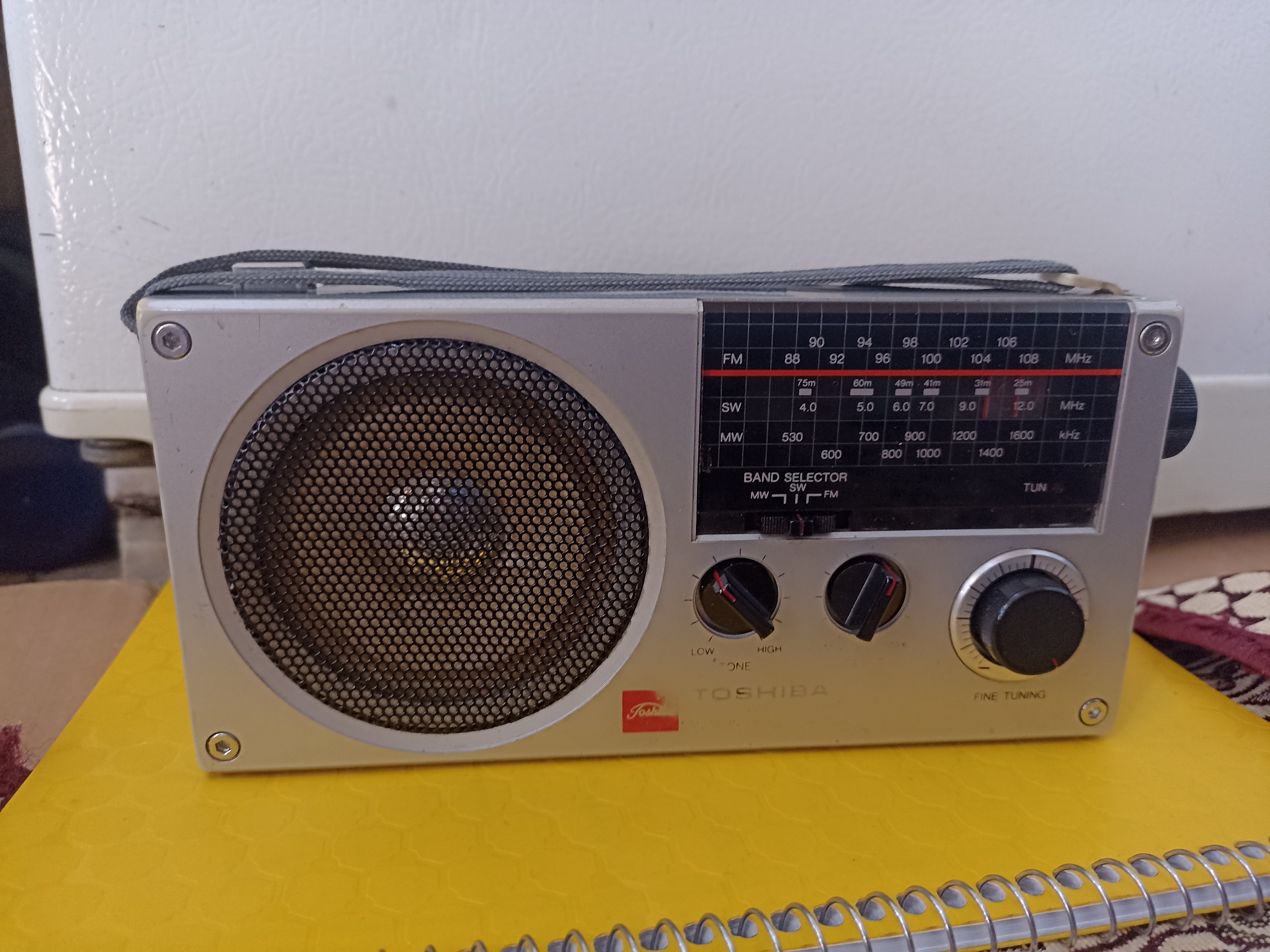 رادیو توشیبا ژاپن سه موج
