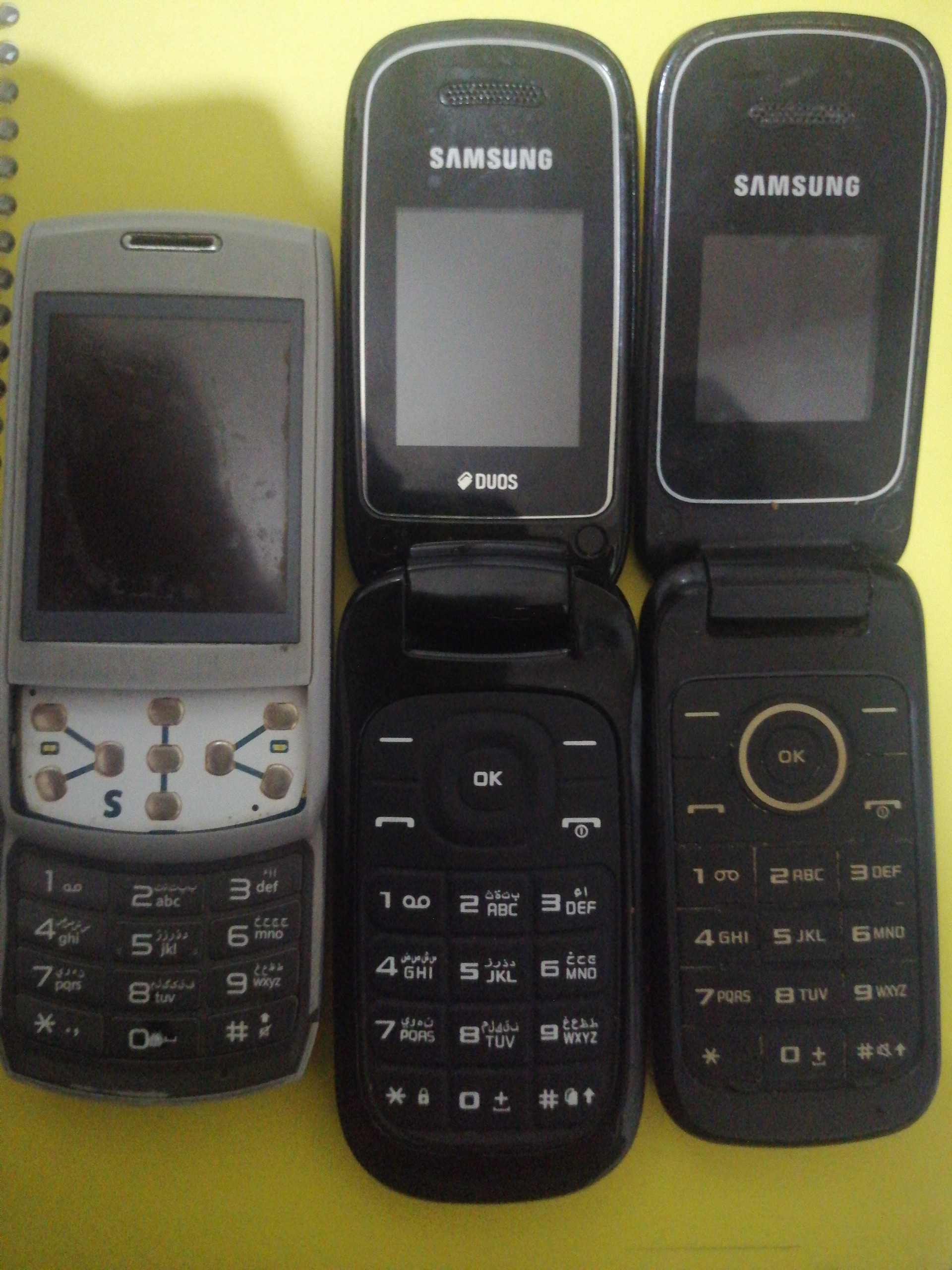 دوتا گوشی سامسونگ و یک عدد گوشی الجی
