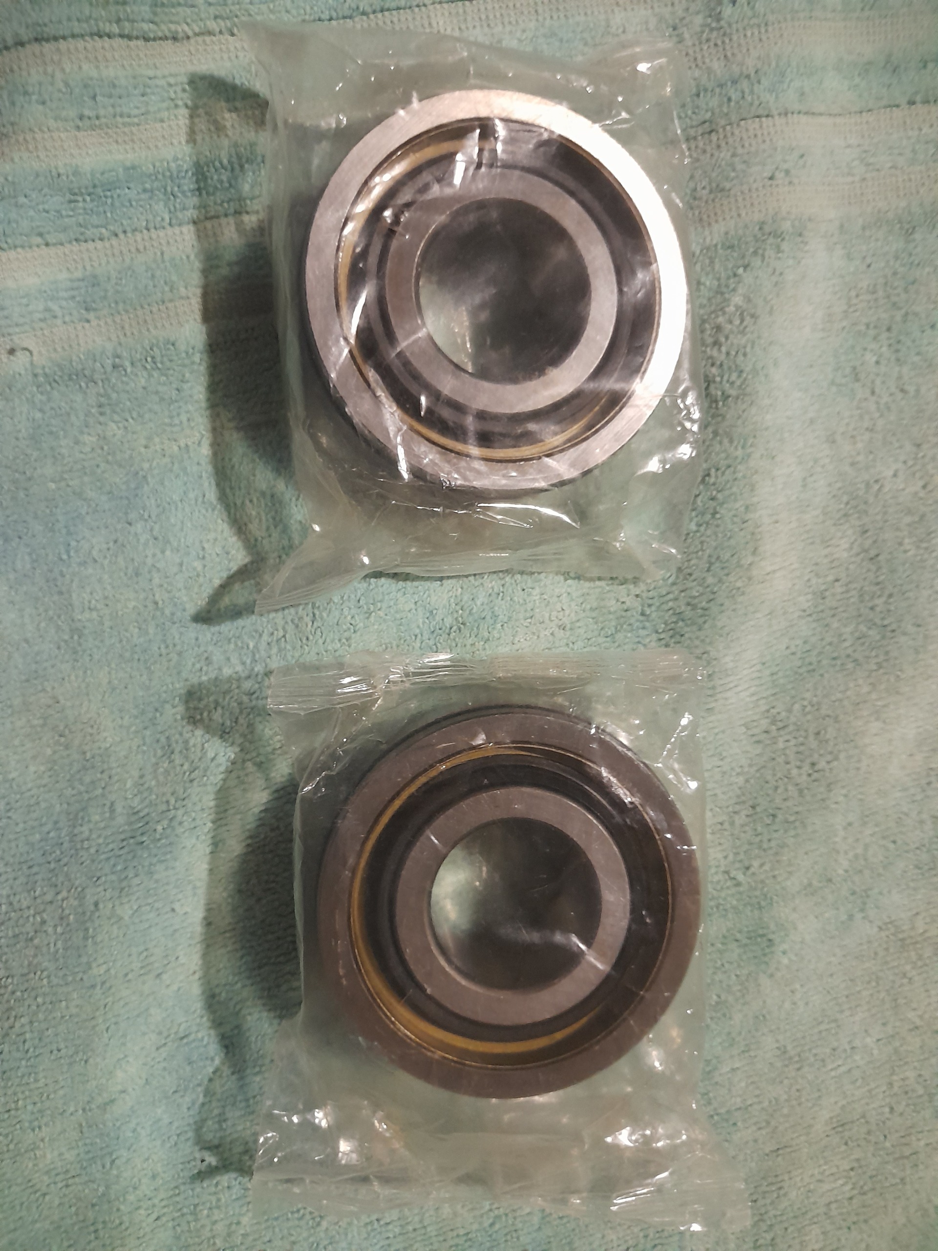 بلبرینگ چرخ  عقب پیکان وانت عظام