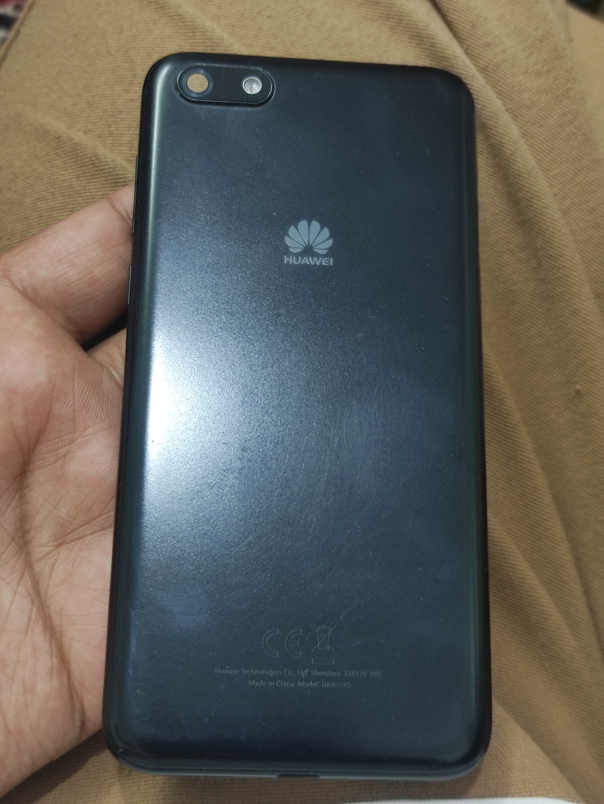 در پشت گوشی هواوی y5 lite