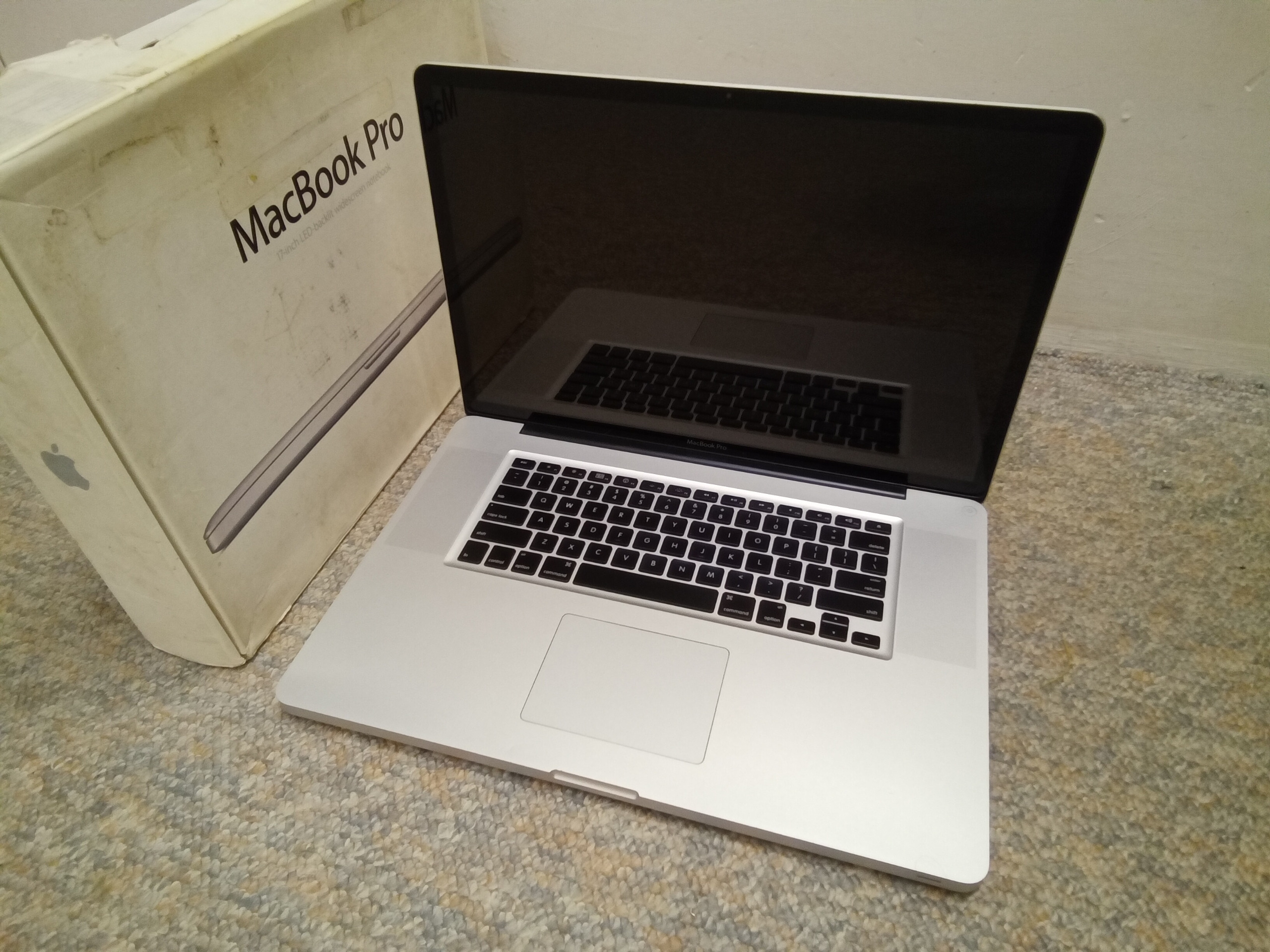 اپل MacBook Pro A1297 17inch تمیز