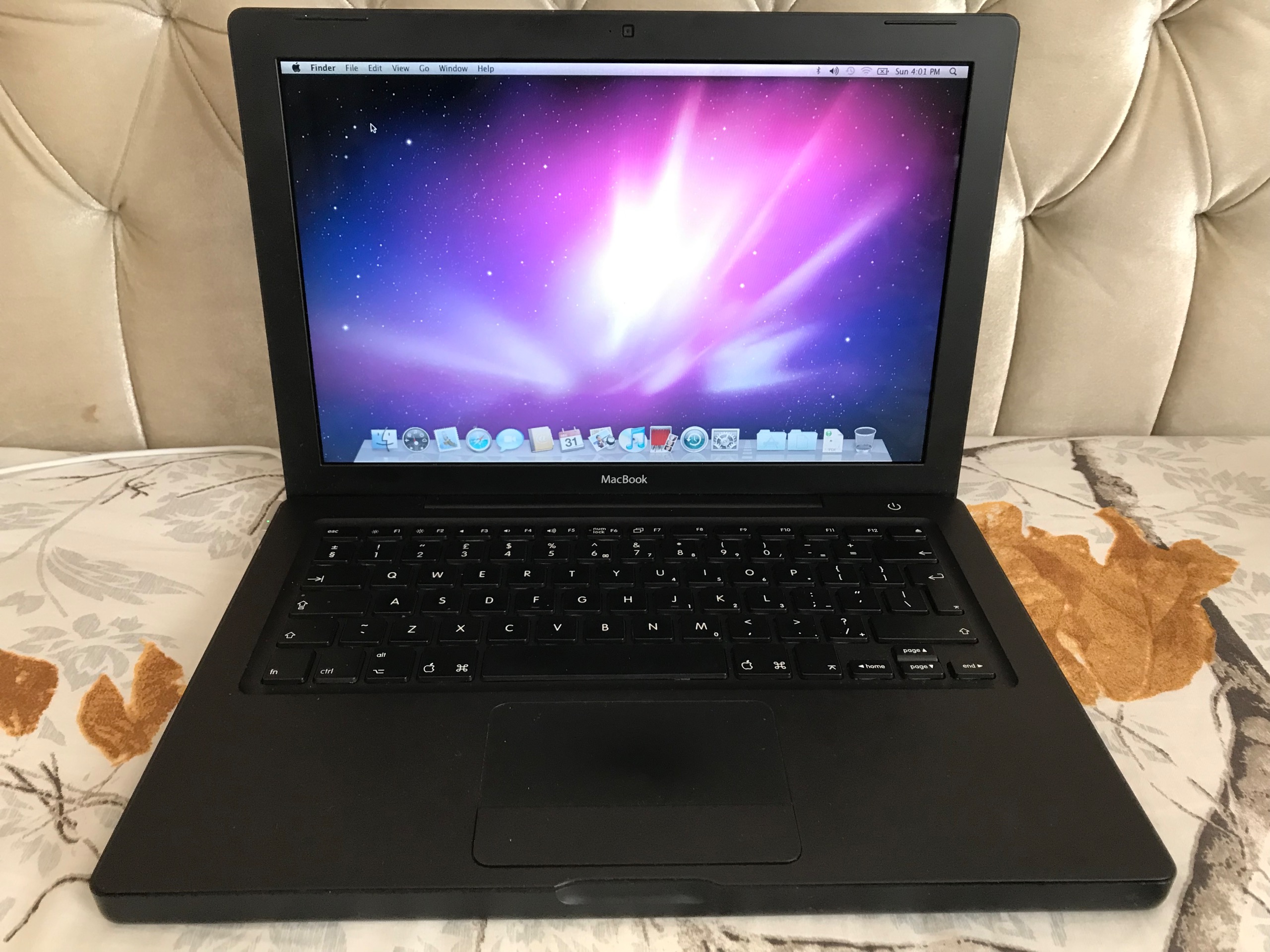 اپل MacBook A1181 تمیز