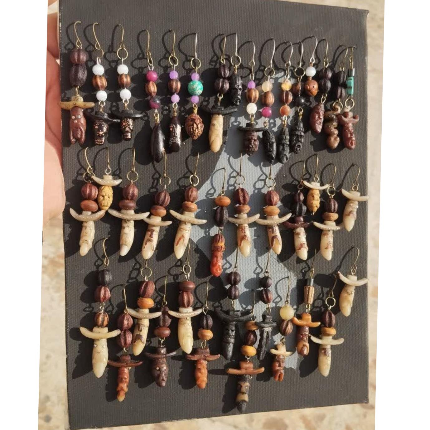 گوشواره دستساز هسته خرما توضیحات دارد