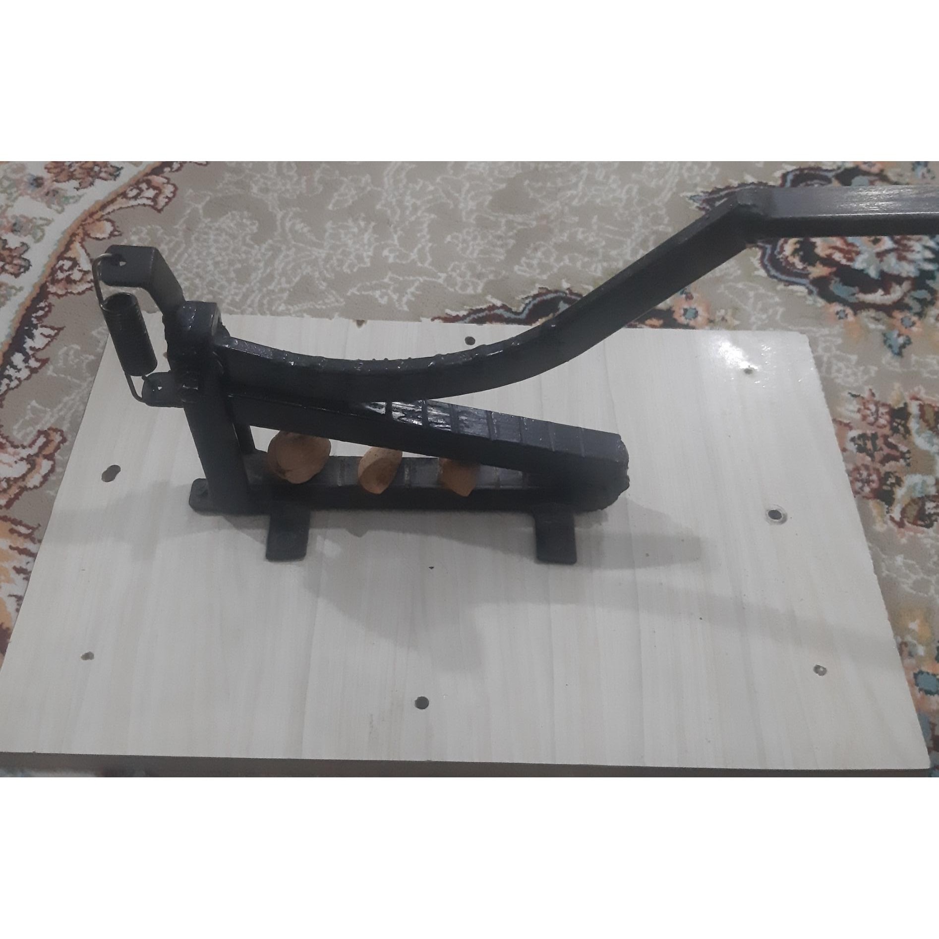 گردوشکن و بادام شکن