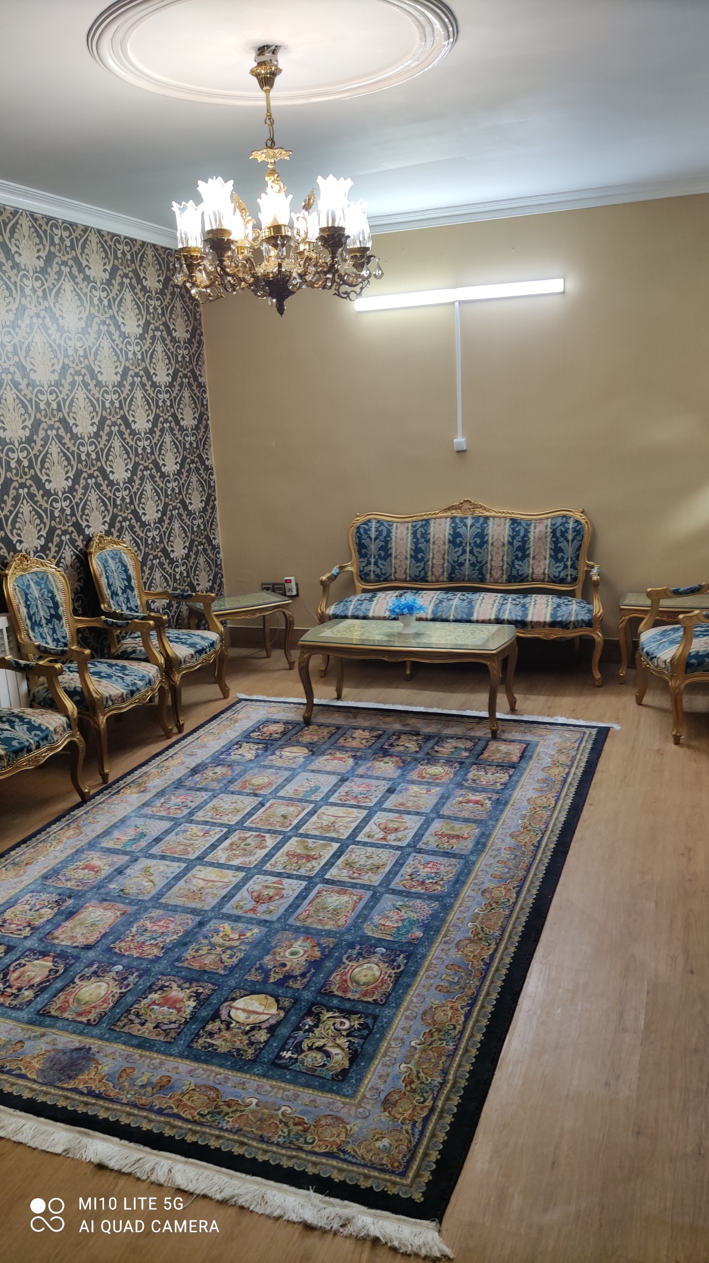 مبل استیل طلایی سرمه ای