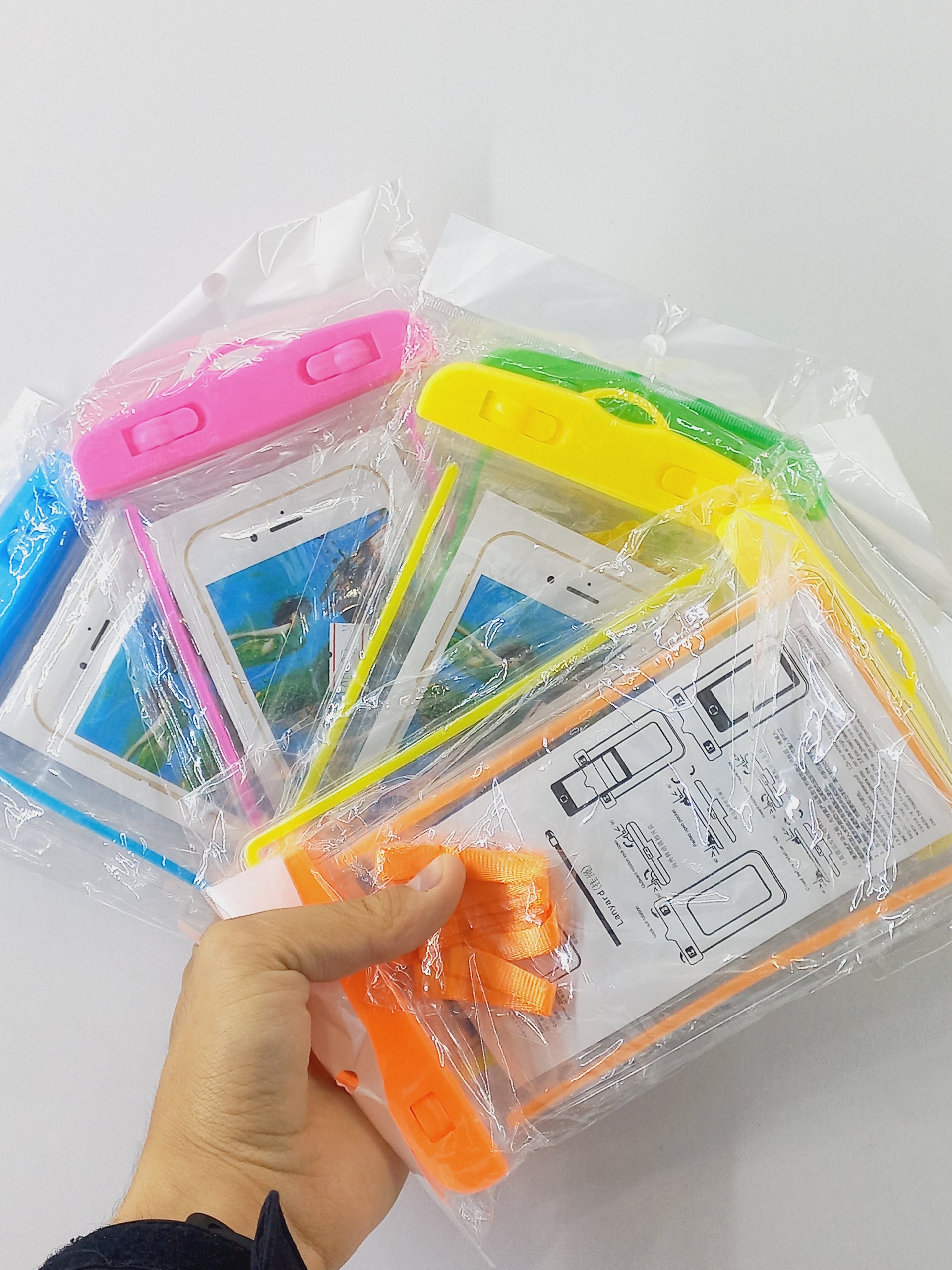 کاور ضد اب موبایل