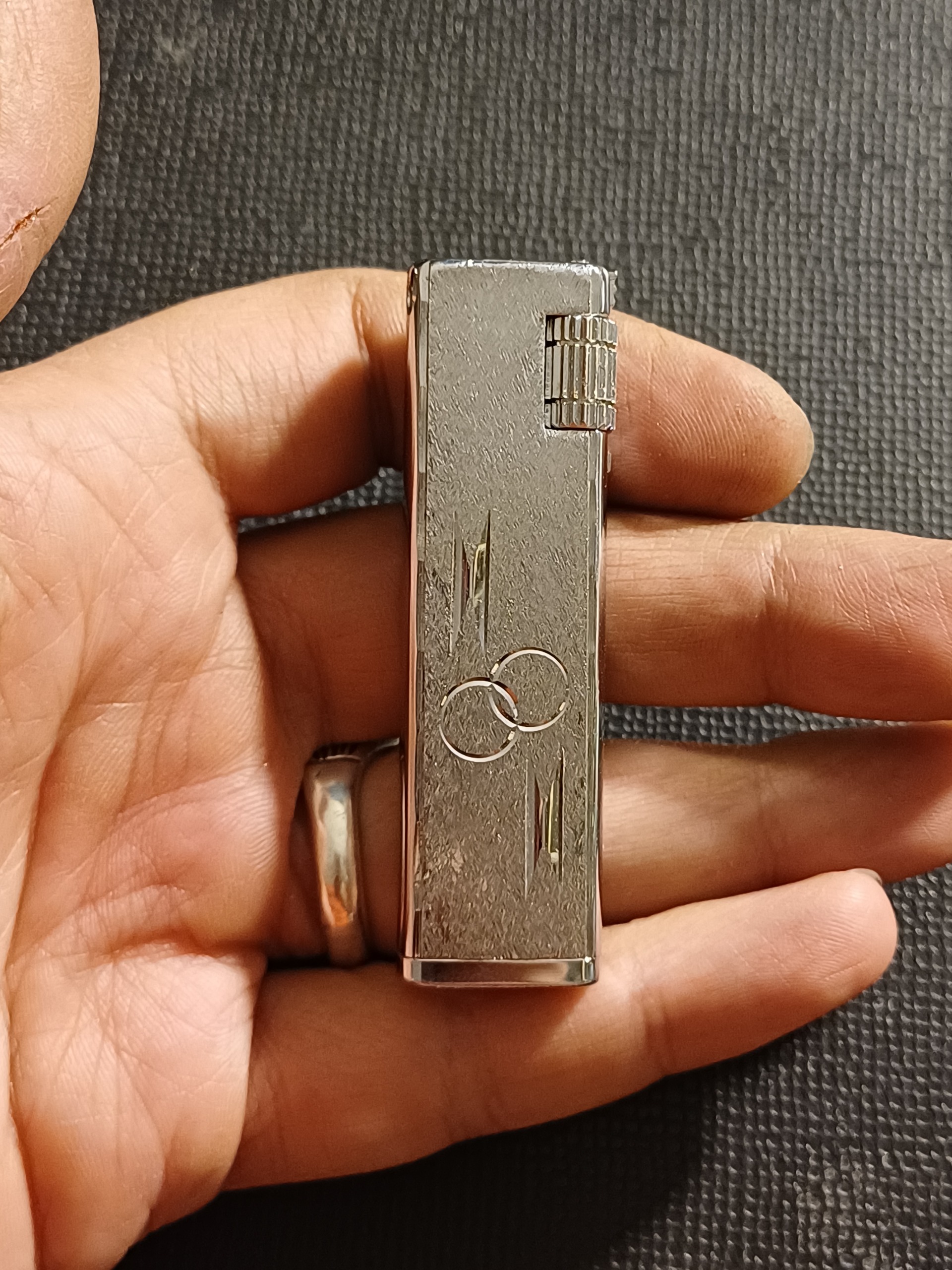 فندک کلکسیونی کره ای قدیمی/توضیحات