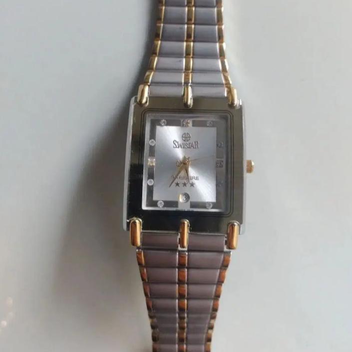 ساعت مچی سویستار