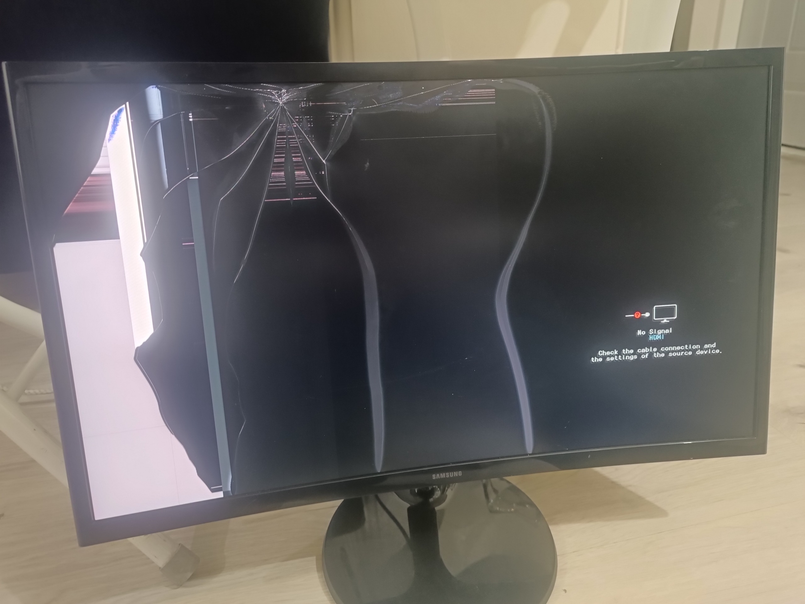 مانیتور سامسونگ منحنی 24اینچ مدل s24c360eam