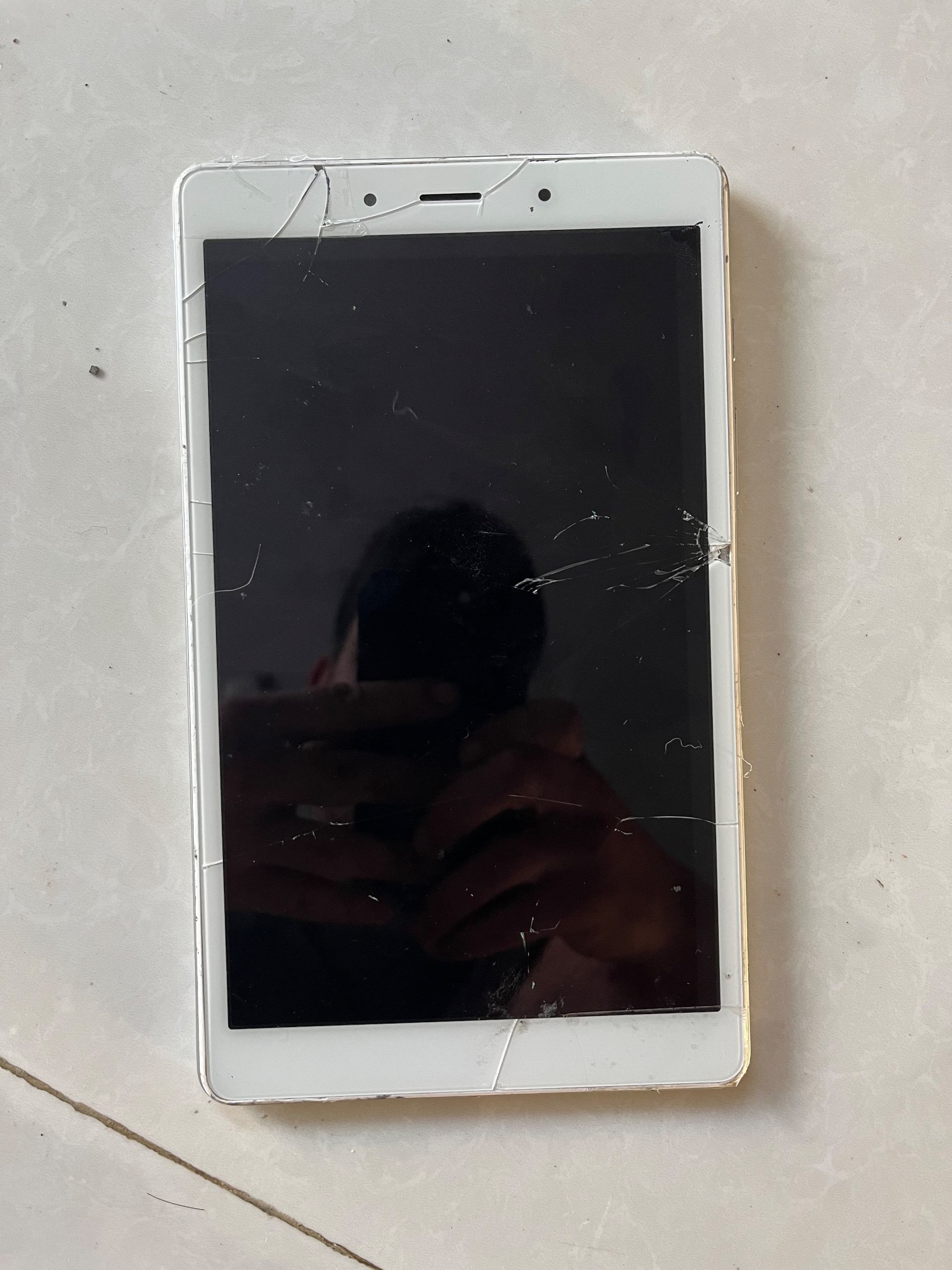 تبلت t295 فقط نیاز به السیدی داره