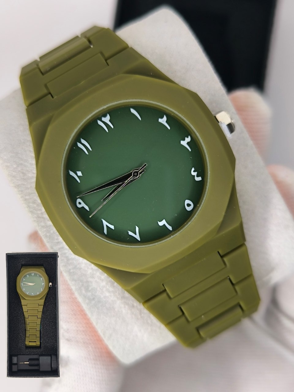 ساعت مدل دارک واچ اعداد فارسی بند کربنی رنگ سبز