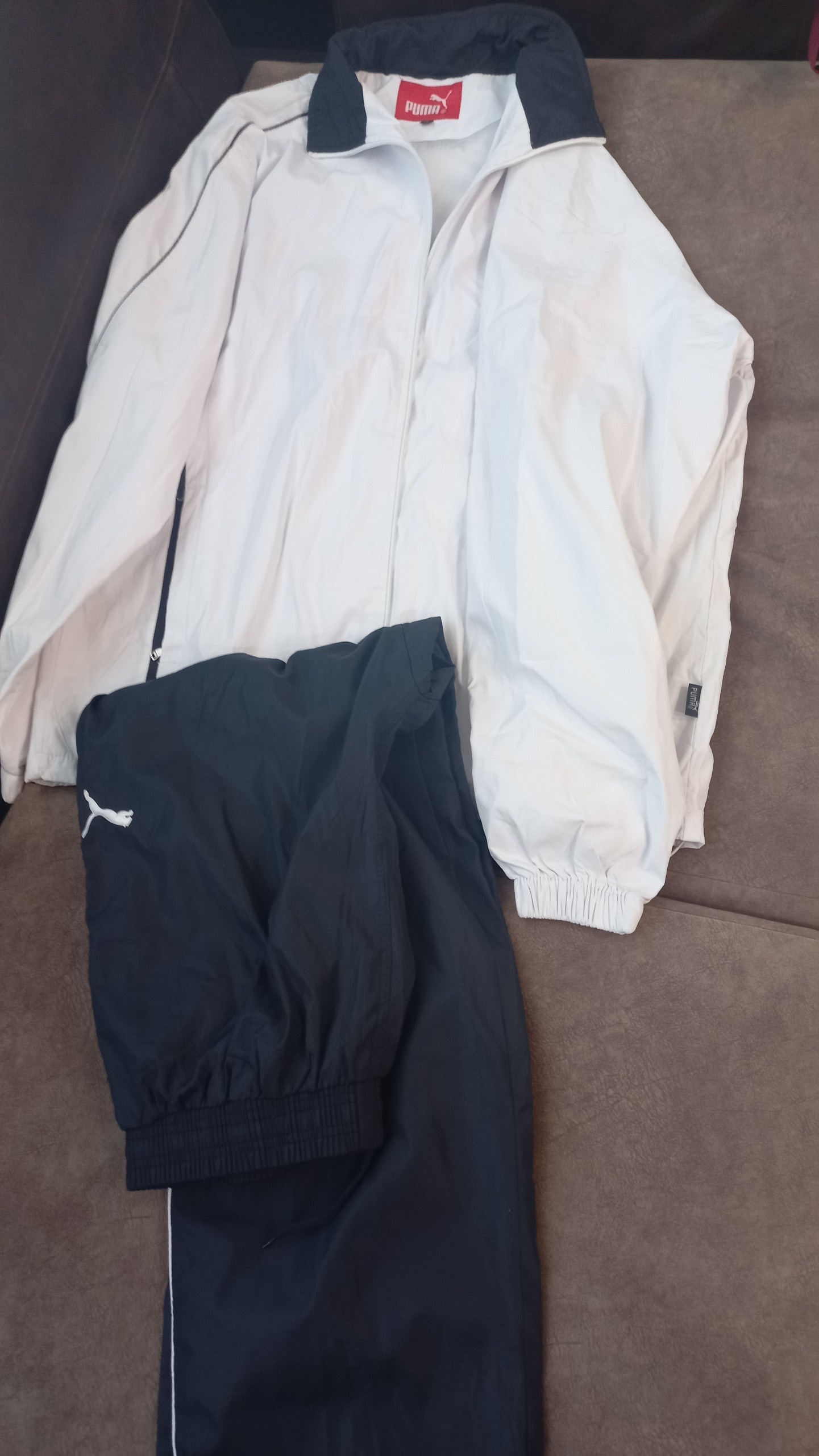 گرم کنxLست ورزشی (گرم کن سفید و شلوار سورمه ای)