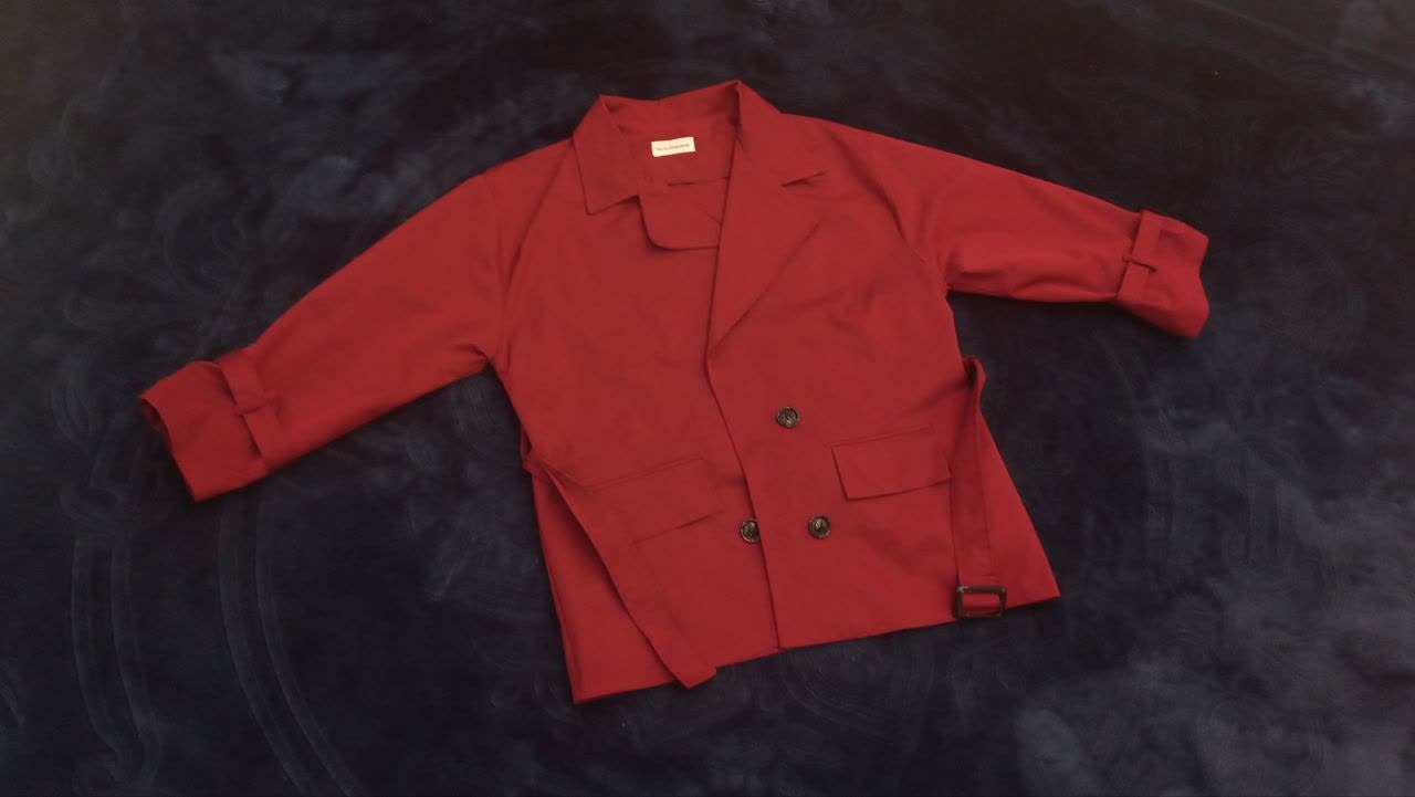 بارانی کوتاه قرمز سایز L جنس چرم مصنوعی